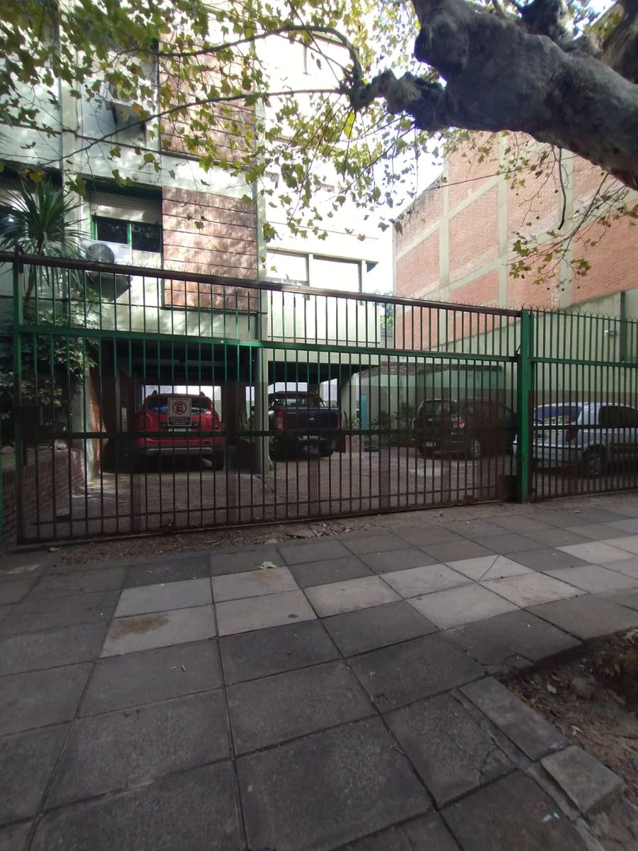 Muy luminoso tres ambientes reciclado con cochera y terraza en Ramos Mejía - 22