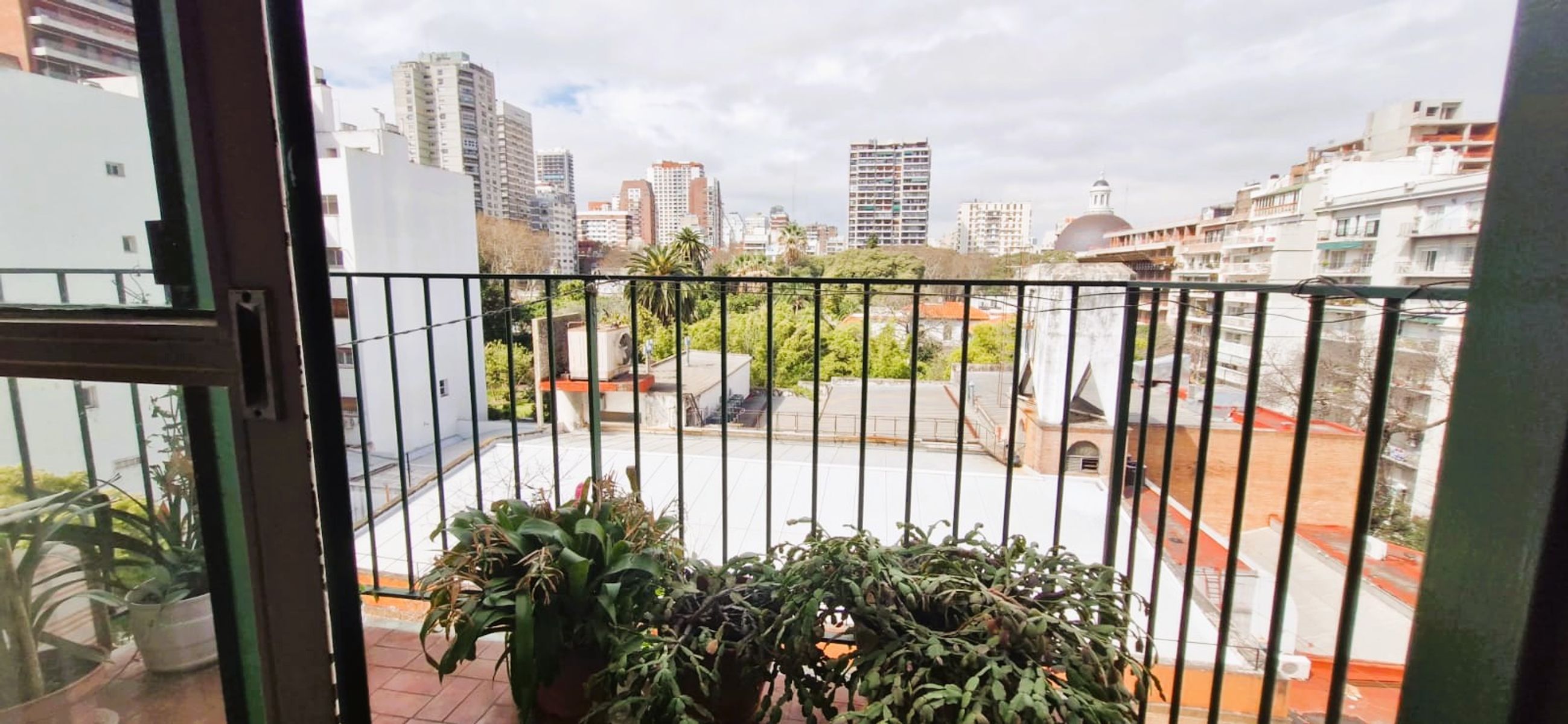 Muy luminoso tres ambientes con balcon al frente - 5