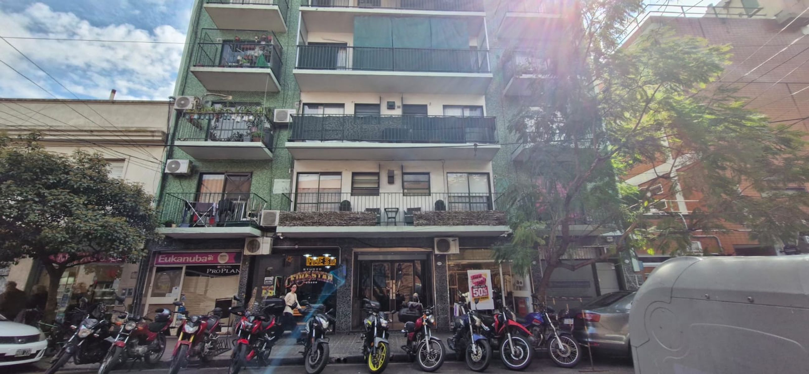 Muy luminoso tres ambientes con balcon al frente - 24