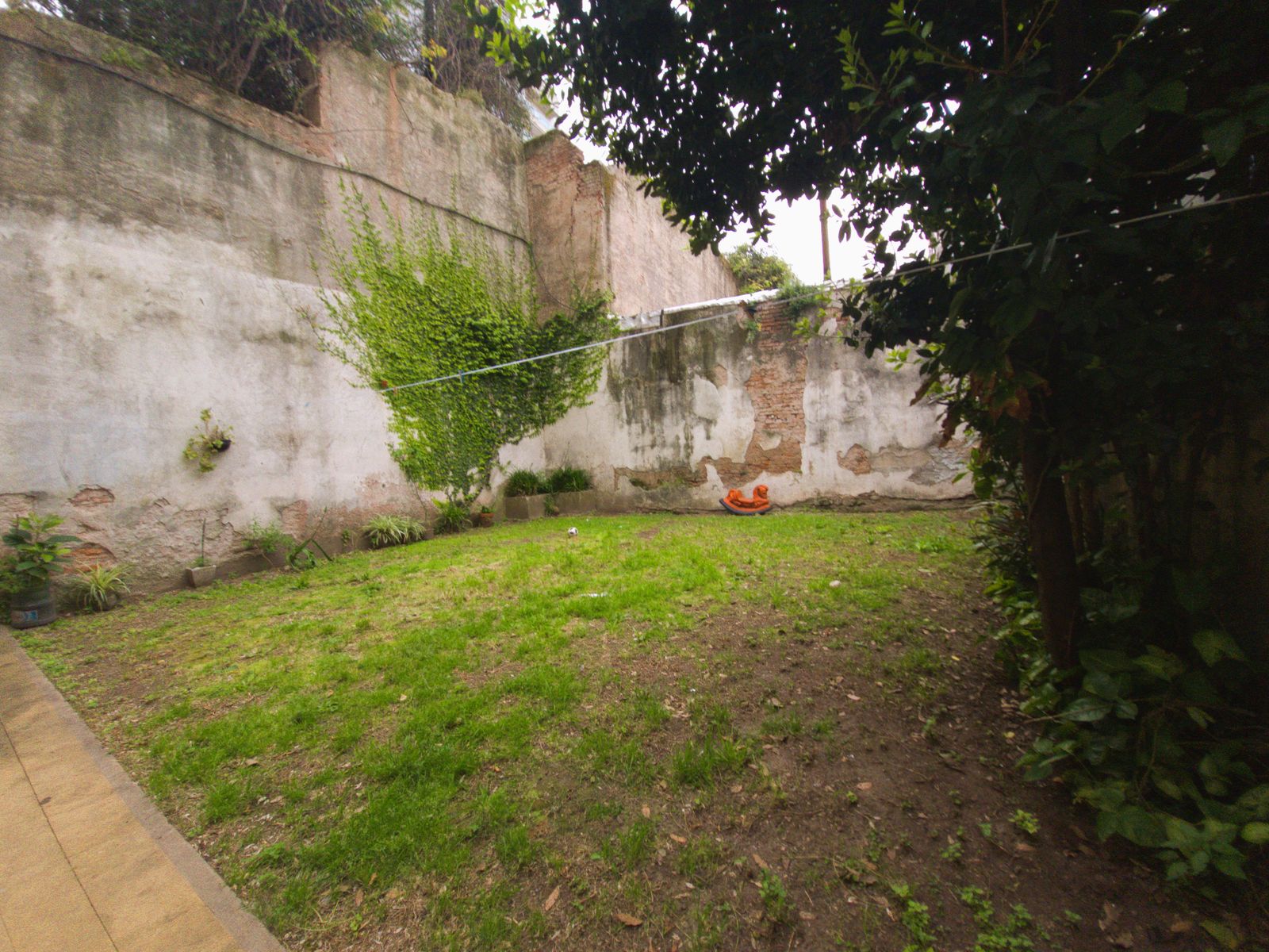 SE VENDE AMPLIO 3 AMBIENTES EN FLORES CON TERRAZA Y JARDÍN DE USO COMÚN - 2