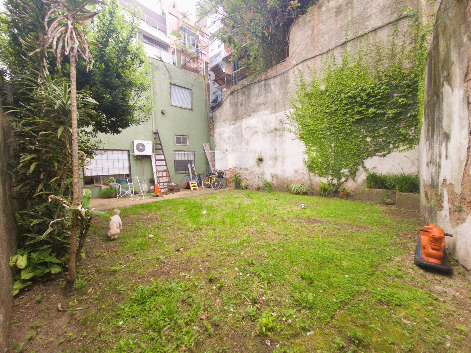 SE VENDE AMPLIO 3 AMBIENTES EN FLORES CON TERRAZA Y JARDÍN DE USO COMÚN - 3