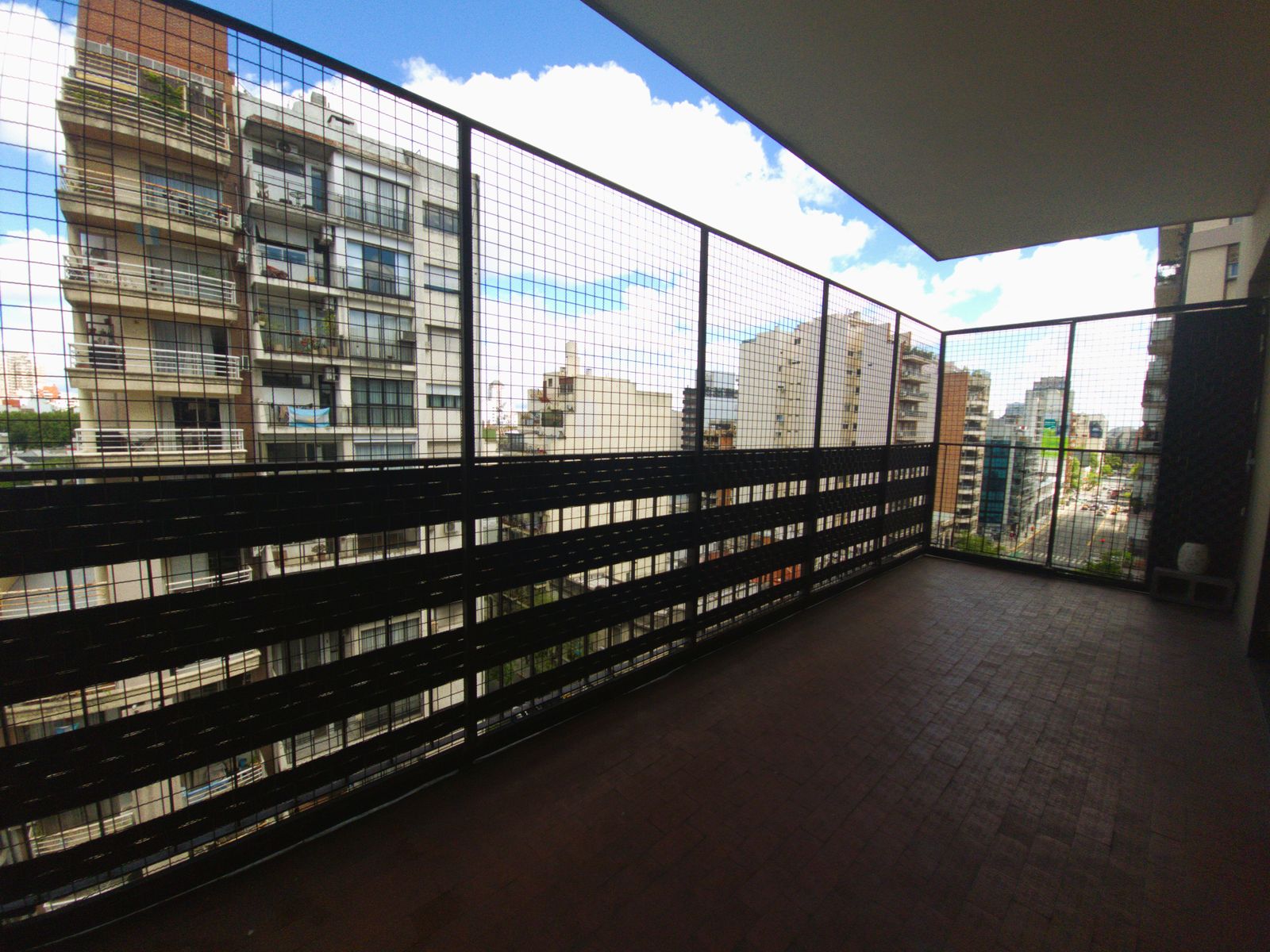 MUY LUMINOSO DEPARTAMENTO DE CUATRO AMBIENTES CON BALCÓN EN EXCELENTE ZONA - 4