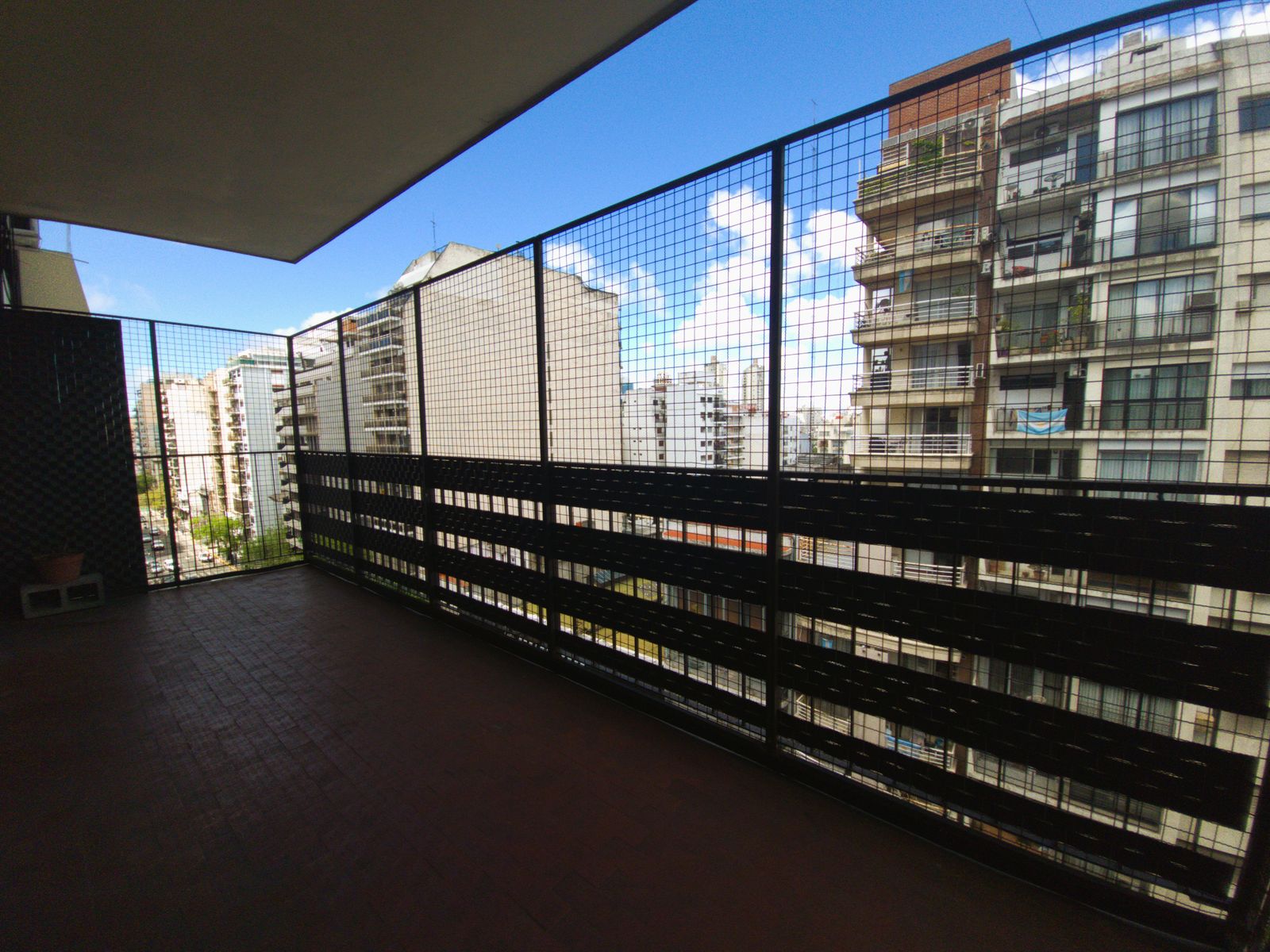 MUY LUMINOSO DEPARTAMENTO DE CUATRO AMBIENTES CON BALCÓN EN EXCELENTE ZONA - 5
