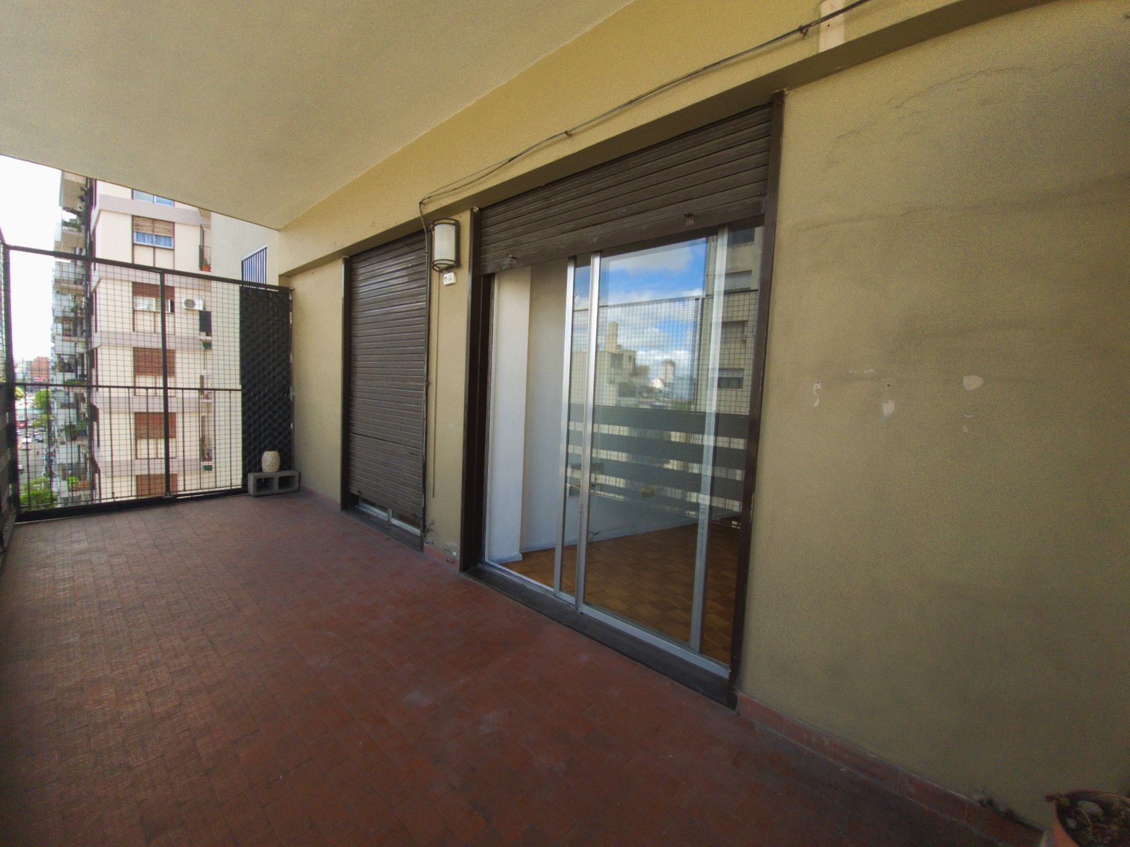 MUY LUMINOSO DEPARTAMENTO DE CUATRO AMBIENTES CON BALCÓN EN EXCELENTE ZONA - 7