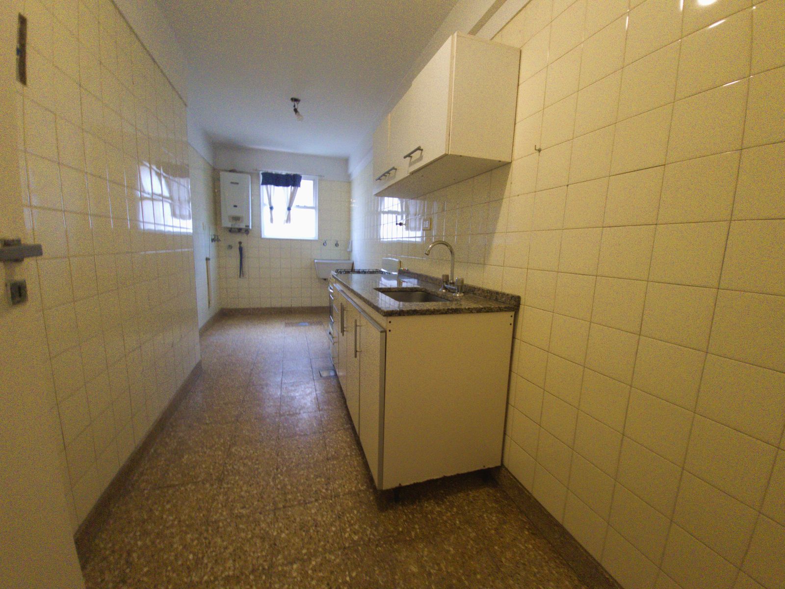 MUY LUMINOSO DEPARTAMENTO DE CUATRO AMBIENTES CON BALCÓN EN EXCELENTE ZONA - 8