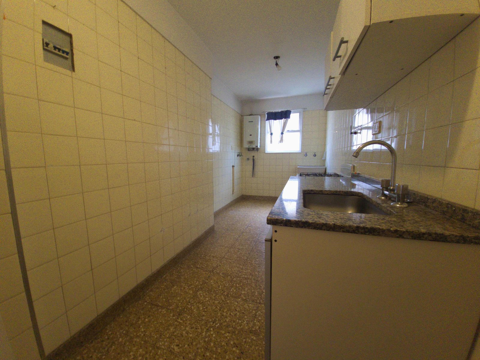 MUY LUMINOSO DEPARTAMENTO DE CUATRO AMBIENTES CON BALCÓN EN EXCELENTE ZONA - 9