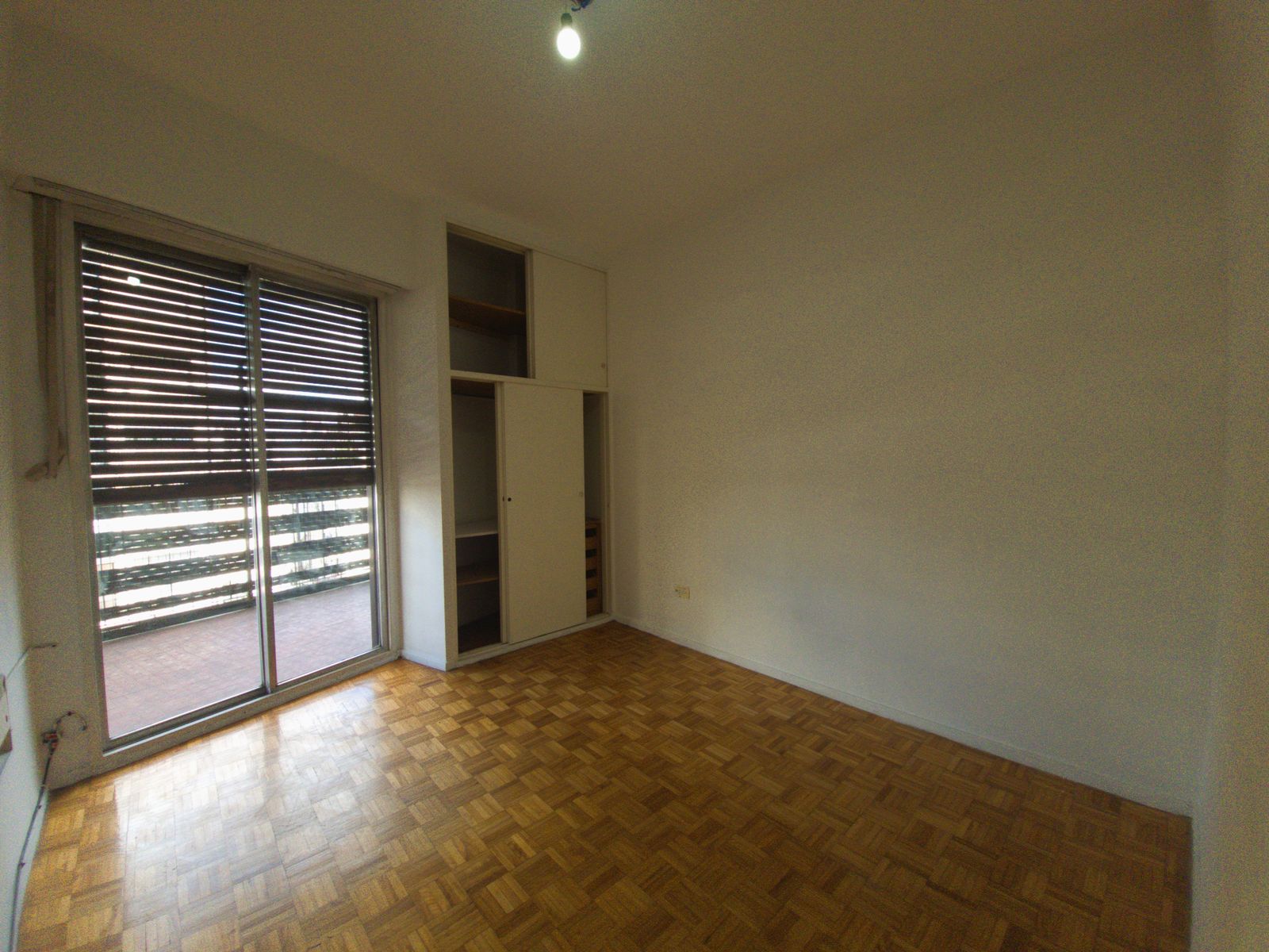 MUY LUMINOSO DEPARTAMENTO DE CUATRO AMBIENTES CON BALCÓN EN EXCELENTE ZONA - 12