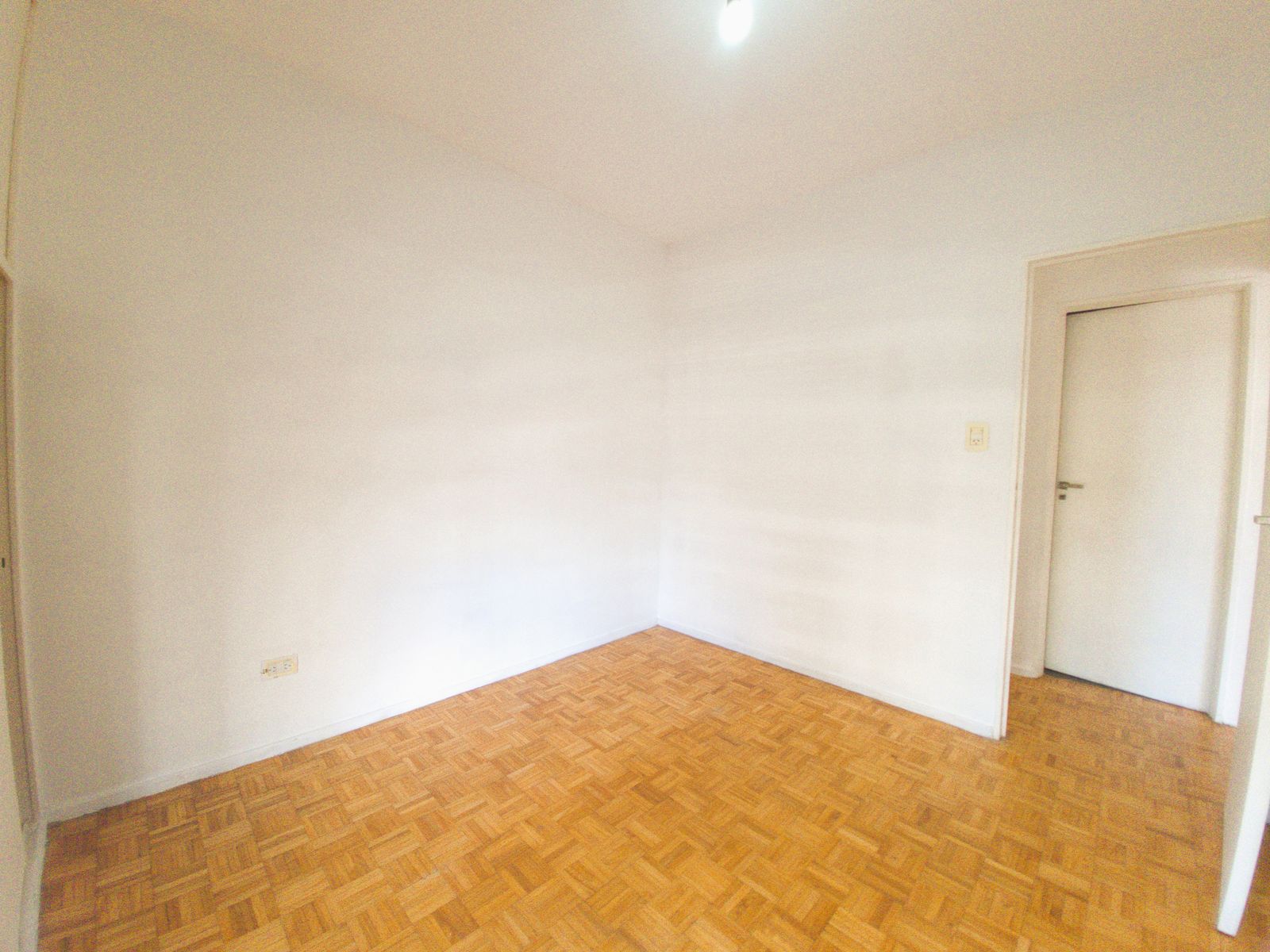 MUY LUMINOSO DEPARTAMENTO DE CUATRO AMBIENTES CON BALCÓN EN EXCELENTE ZONA - 14