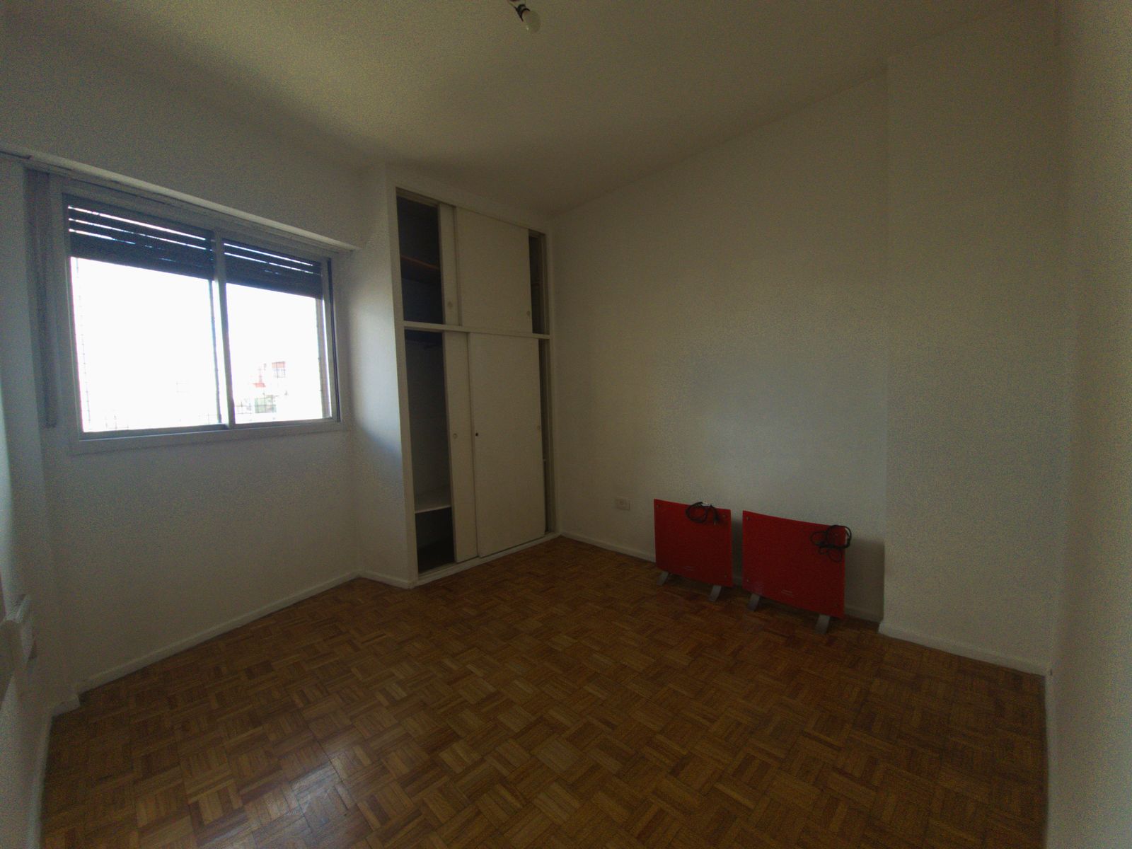 MUY LUMINOSO DEPARTAMENTO DE CUATRO AMBIENTES CON BALCÓN EN EXCELENTE ZONA - 17