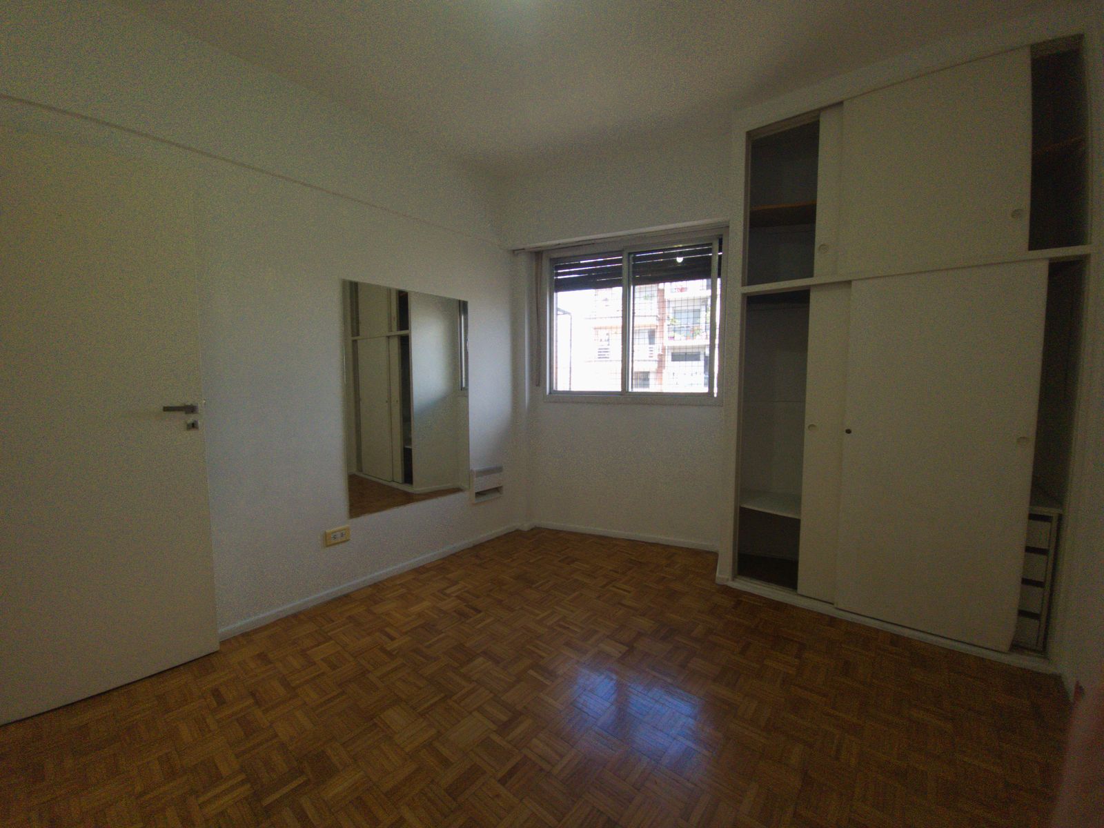 MUY LUMINOSO DEPARTAMENTO DE CUATRO AMBIENTES CON BALCÓN EN EXCELENTE ZONA - 18