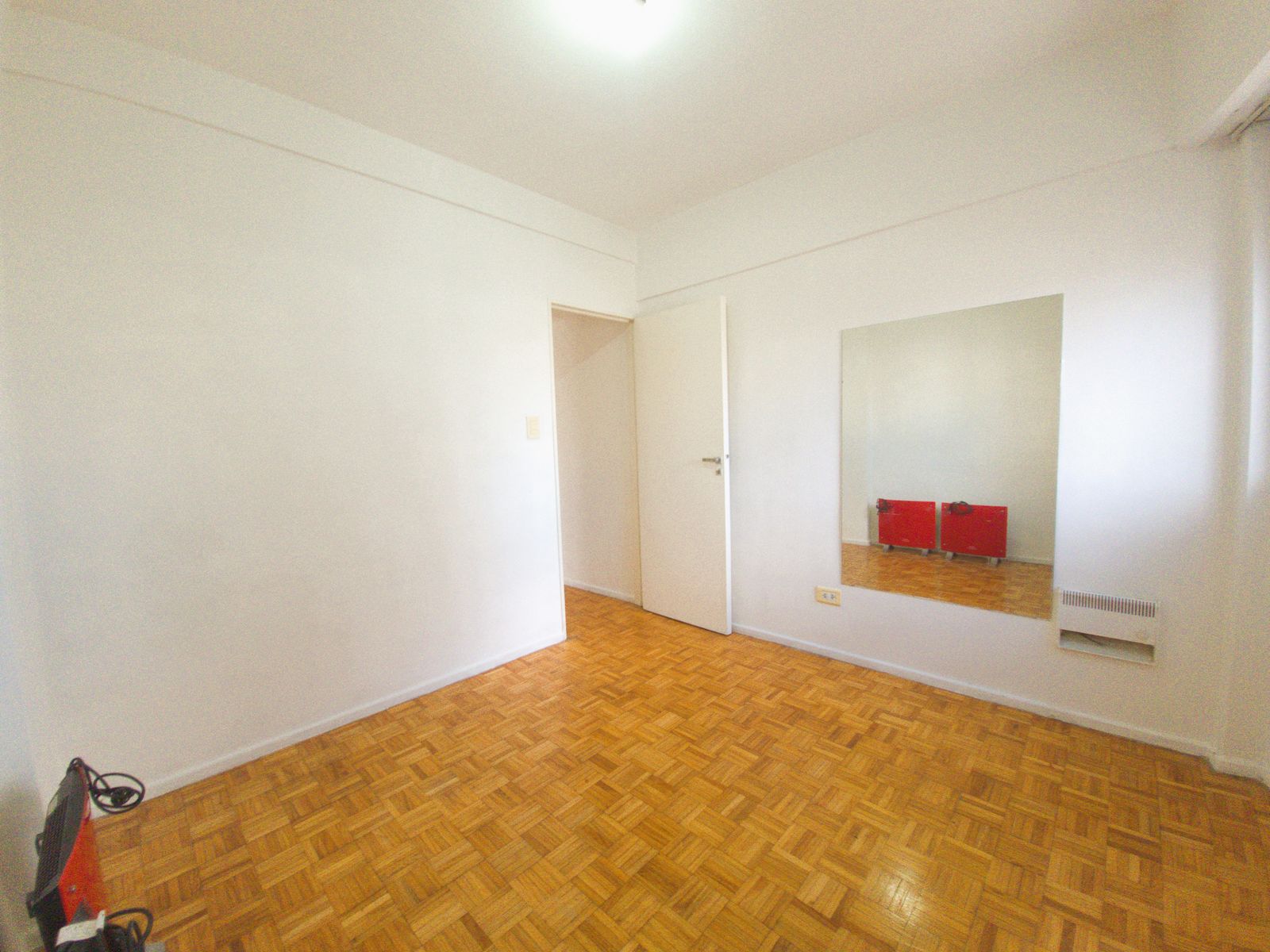 MUY LUMINOSO DEPARTAMENTO DE CUATRO AMBIENTES CON BALCÓN EN EXCELENTE ZONA - 20