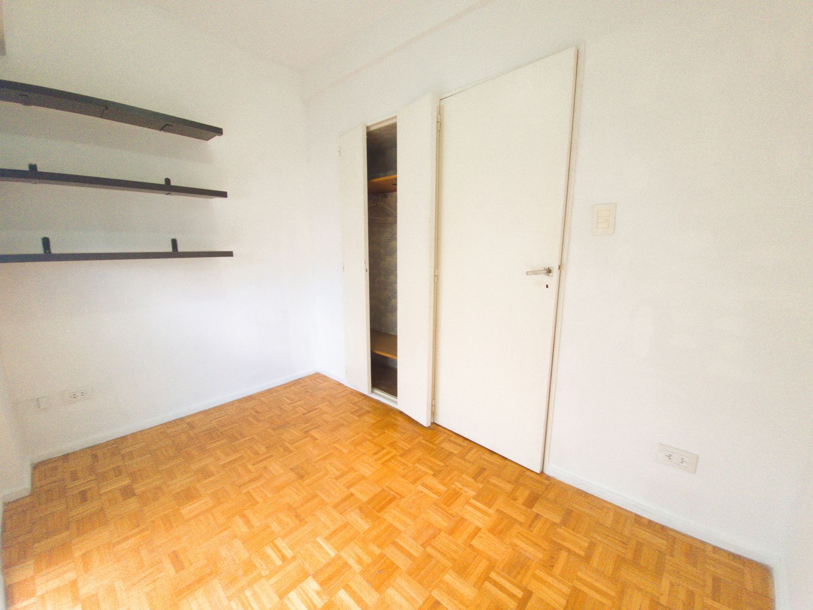 MUY LUMINOSO DEPARTAMENTO DE CUATRO AMBIENTES CON BALCÓN EN EXCELENTE ZONA - 23