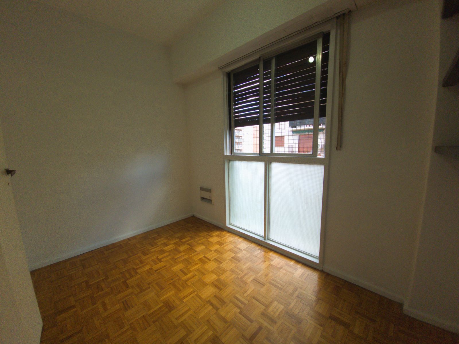 MUY LUMINOSO DEPARTAMENTO DE CUATRO AMBIENTES CON BALCÓN EN EXCELENTE ZONA - 24