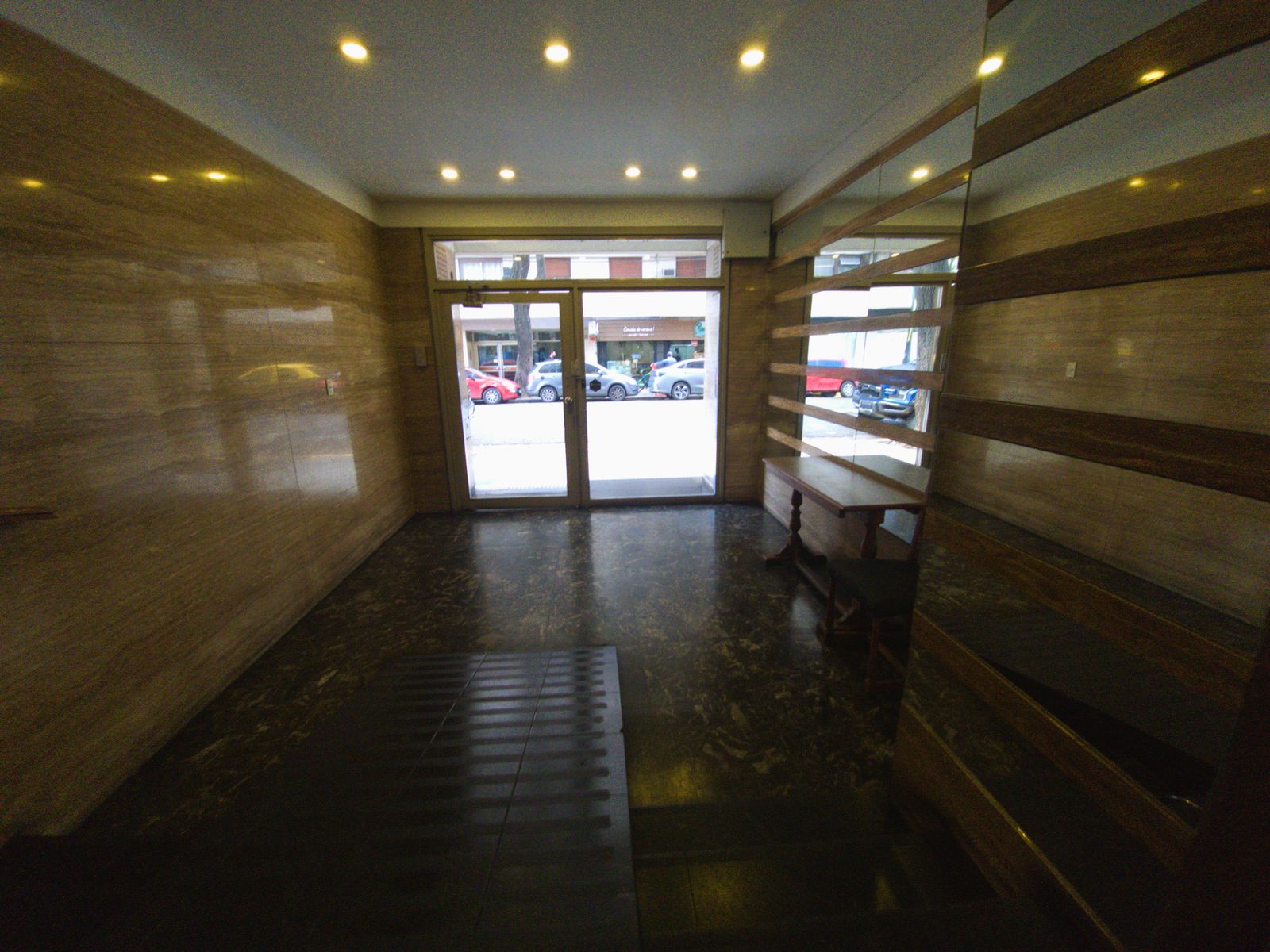 MUY LUMINOSO DEPARTAMENTO DE CUATRO AMBIENTES CON BALCÓN EN EXCELENTE ZONA - 26