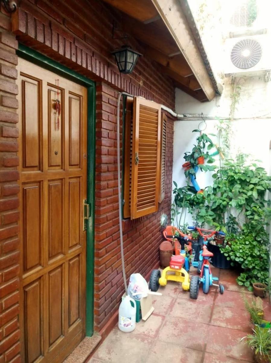 EXCELENTE P.H. EN RAMOS MEJIA, MUY LUMINOSO, CALLE URQUIZA . APTO CREDITO. DOLARES 80.000