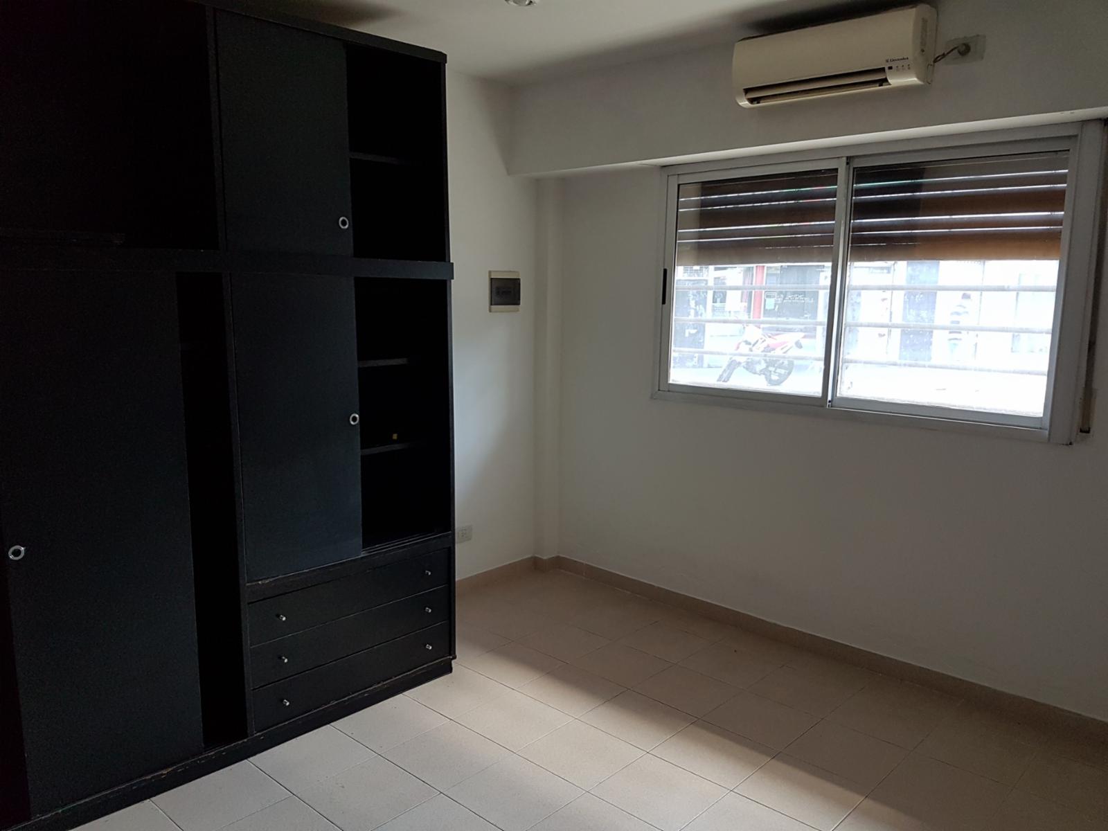 RETASACION, GRAN OPORTUNIDAD, EXCELENTE MONOAMBIENTE EN PLANTA BAJA YAL FRENTE. AVDA. G.S.MARTIN AL 1000 RAMOS MEJIA.DOLARES 37.000 SUSANAQUINELLI NEGOCIOS INMOBILIARIOS 156 583 7048 — foto 2
