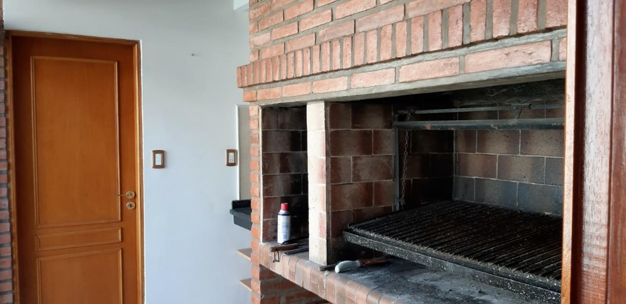 IMPECABLE CHALET EN 2 PLANTAS, CALLE SOURIGNES EL PALOMAR, CON JARDIN AL FRENTE CON REJAS Y COCHERA DESCUBIERTA. SUSANA QUINELLI NEGOCIOS INMOBILIARIOS 156 583 7048 — foto 5