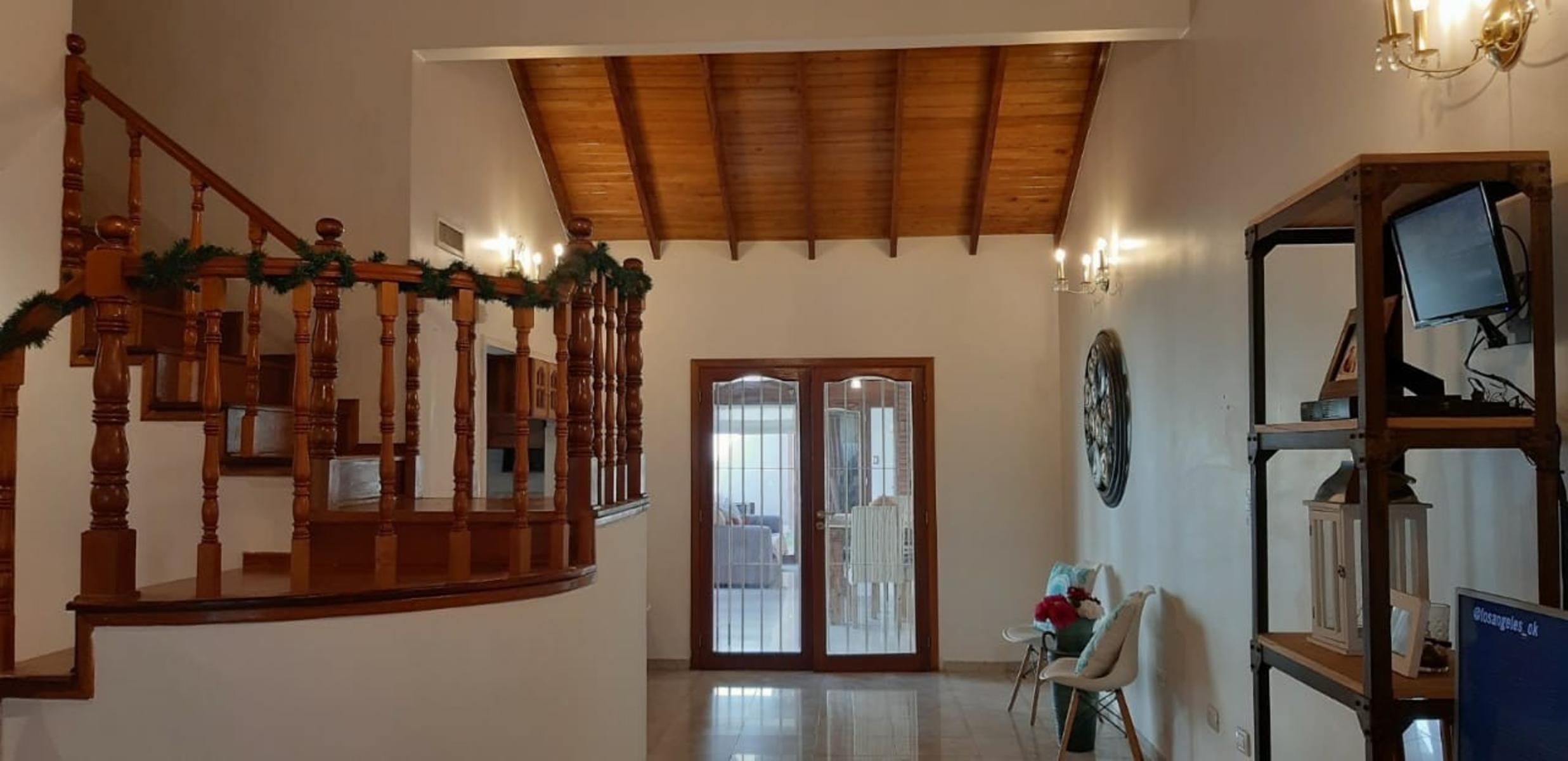 IMPECABLE CHALET EN 2 PLANTAS, CALLE SOURIGNES EL PALOMAR, CON JARDIN AL FRENTE CON REJAS Y COCHERA DESCUBIERTA. SUSANA QUINELLI NEGOCIOS INMOBILIARIOS 156 583 7048 — foto 7