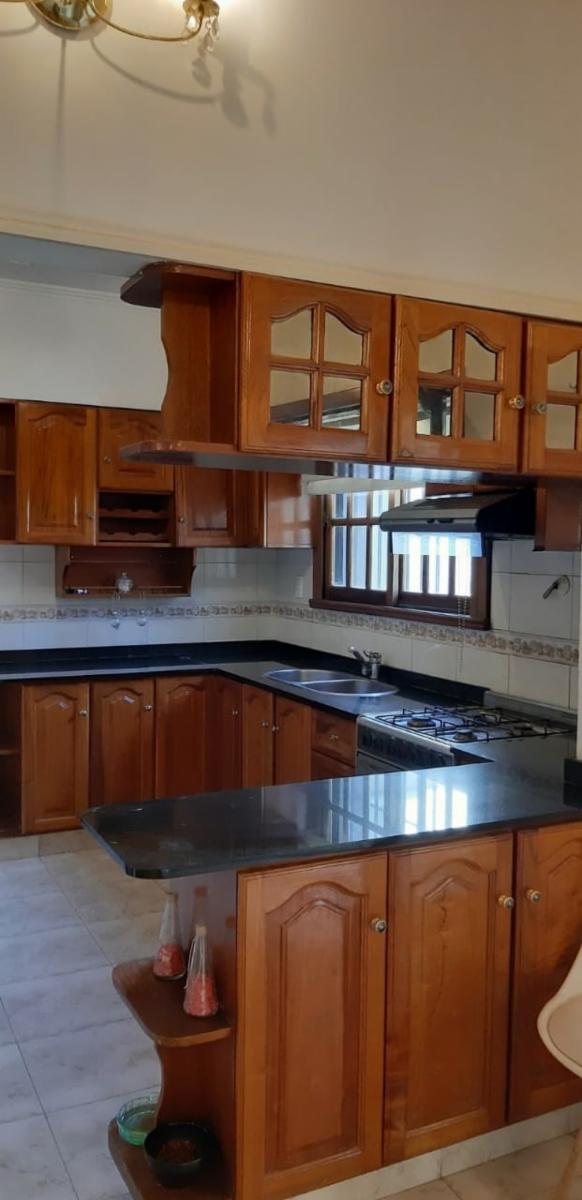 IMPECABLE CHALET EN 2 PLANTAS, CALLE SOURIGNES EL PALOMAR, CON JARDIN AL FRENTE CON REJAS Y COCHERA DESCUBIERTA. SUSANA QUINELLI NEGOCIOS INMOBILIARIOS 156 583 7048 — foto 10