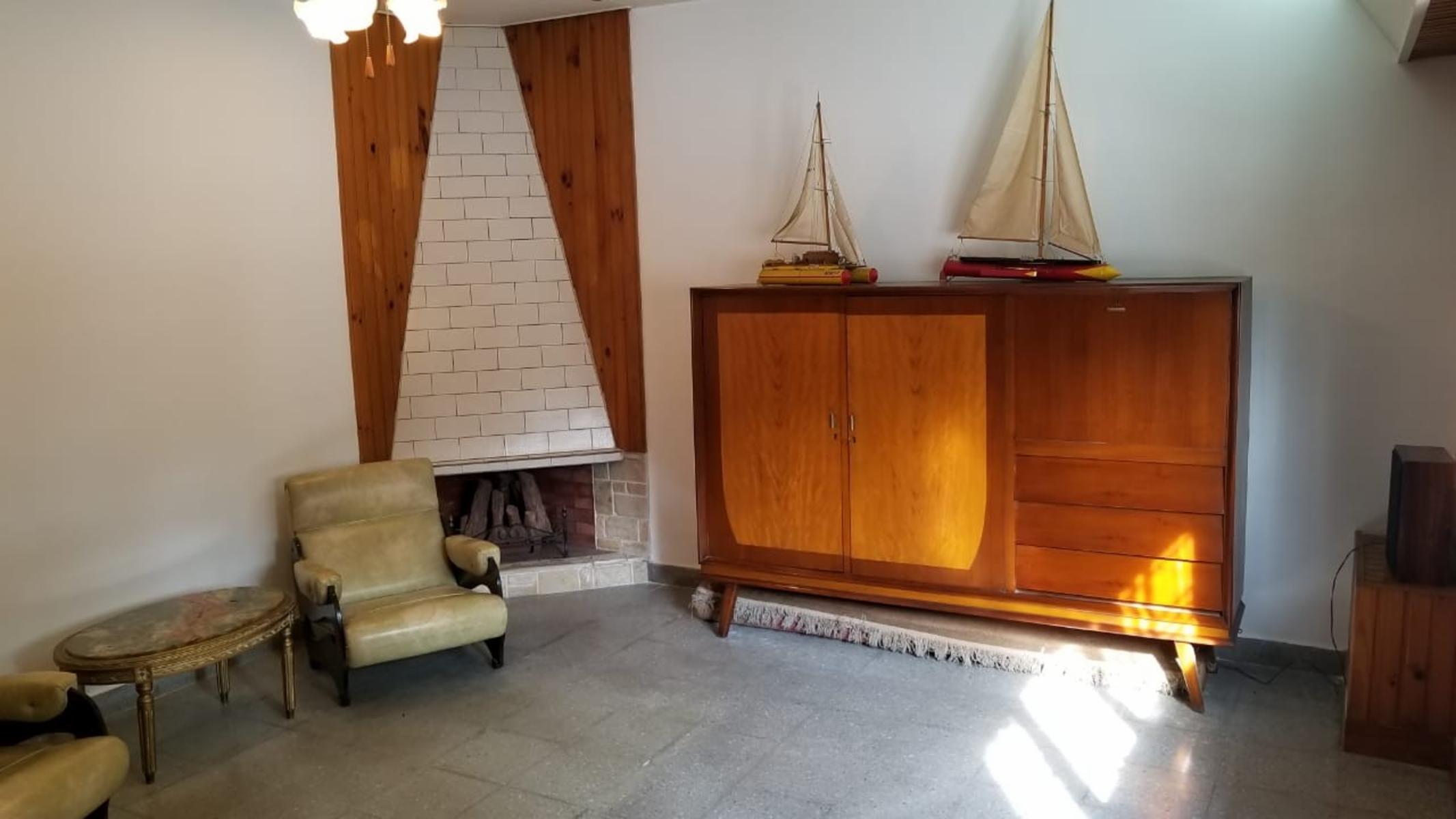 IMPORTANTE CHALET EN RAMOS MEJIA, CALLE ALVARADO Y AVELLANEDA, 3 AMBIENTES CON PATIO Y COCHERA CUBIERTA, PARRILLA. SUSANA QUINELLI NEGOCIOS INMOBILIARIOS 156 5837048 — foto 2