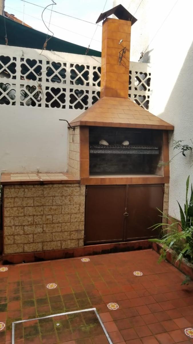 IMPORTANTE CHALET EN RAMOS MEJIA, CALLE ALVARADO Y AVELLANEDA, 3 AMBIENTES CON PATIO Y COCHERA CUBIERTA, PARRILLA. SUSANA QUINELLI NEGOCIOS INMOBILIARIOS 156 5837048 — foto 3