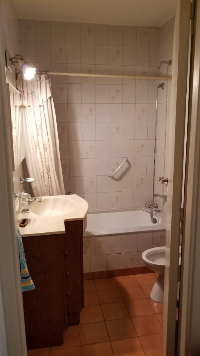 IMPORTANTE CHALET EN RAMOS MEJIA, CALLE ALVARADO Y AVELLANEDA, 3 AMBIENTES CON PATIO Y COCHERA CUBIERTA, PARRILLA. SUSANA QUINELLI NEGOCIOS INMOBILIARIOS 156 5837048 — foto 4