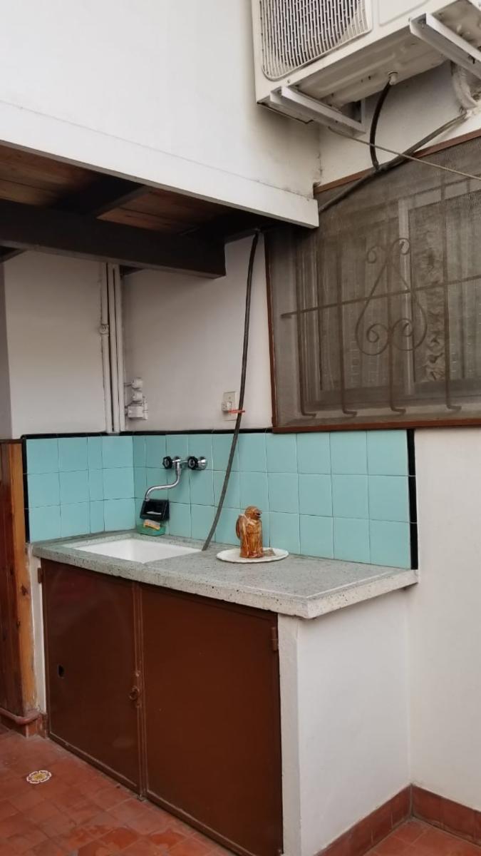 IMPORTANTE CHALET EN RAMOS MEJIA, CALLE ALVARADO Y AVELLANEDA, 3 AMBIENTES CON PATIO Y COCHERA CUBIERTA, PARRILLA. SUSANA QUINELLI NEGOCIOS INMOBILIARIOS 156 5837048 — foto 5
