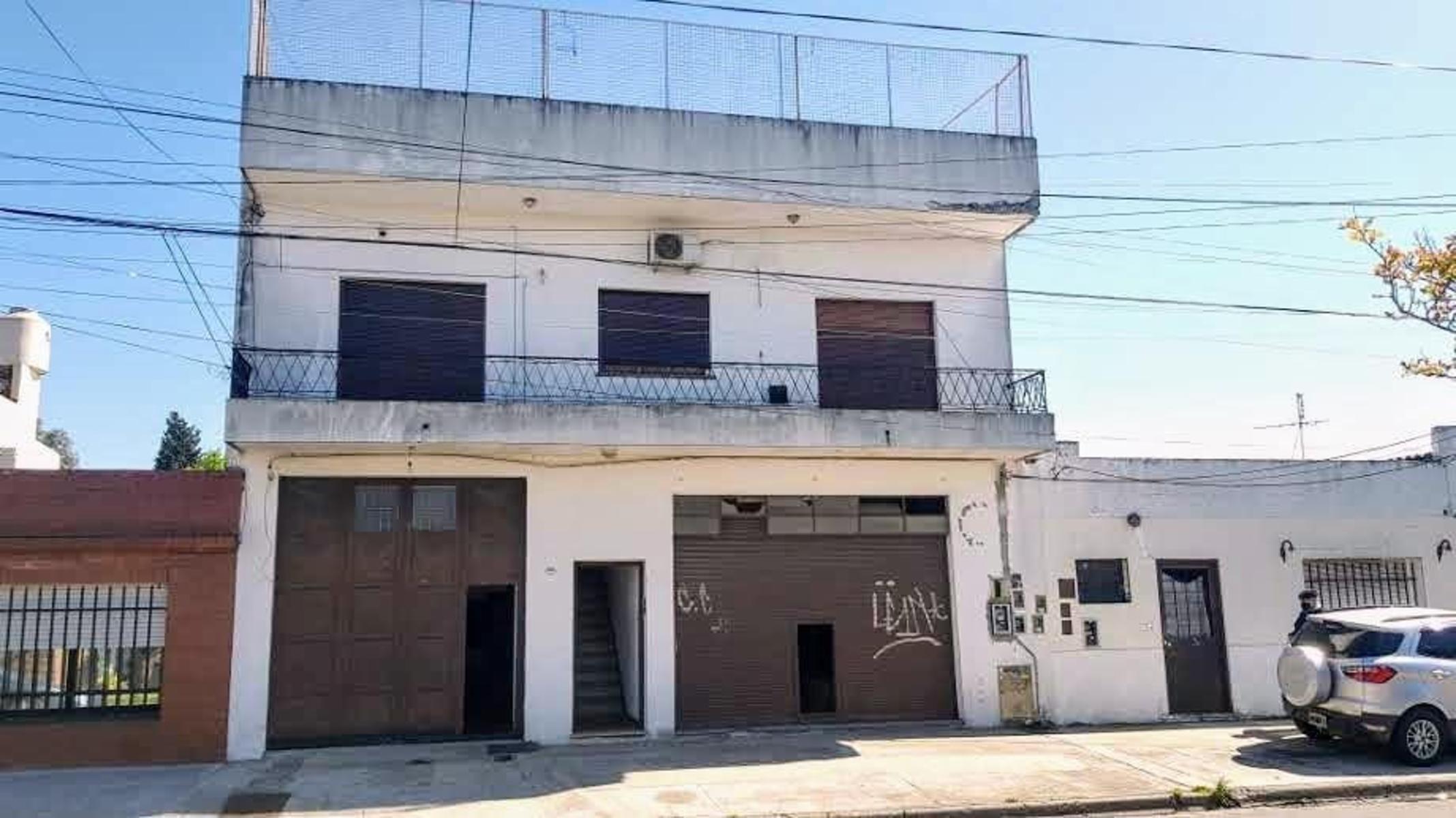 SE VENDE DEPARTAMENTO DE 4 AMBIENTES EN PLANTA ALTA, GALPON Y LOCAL EN PLANTA BAJA. CALLE BULNES 2300 EL PALOMAR. SUSANA QUINELLI NEGOCIOS INMOBILIARIOS