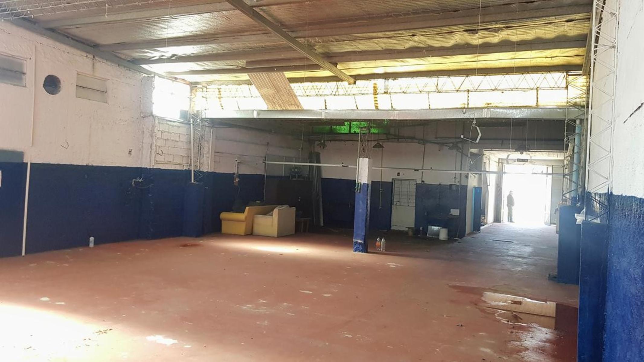 SE VENDE DEPARTAMENTO DE 4 AMBIENTES EN PLANTA ALTA, GALPON Y LOCAL EN PLANTA BAJA. CALLE BULNES 2300 EL PALOMAR. SUSANA QUINELLI NEGOCIOS INMOBILIARIOS — foto 2