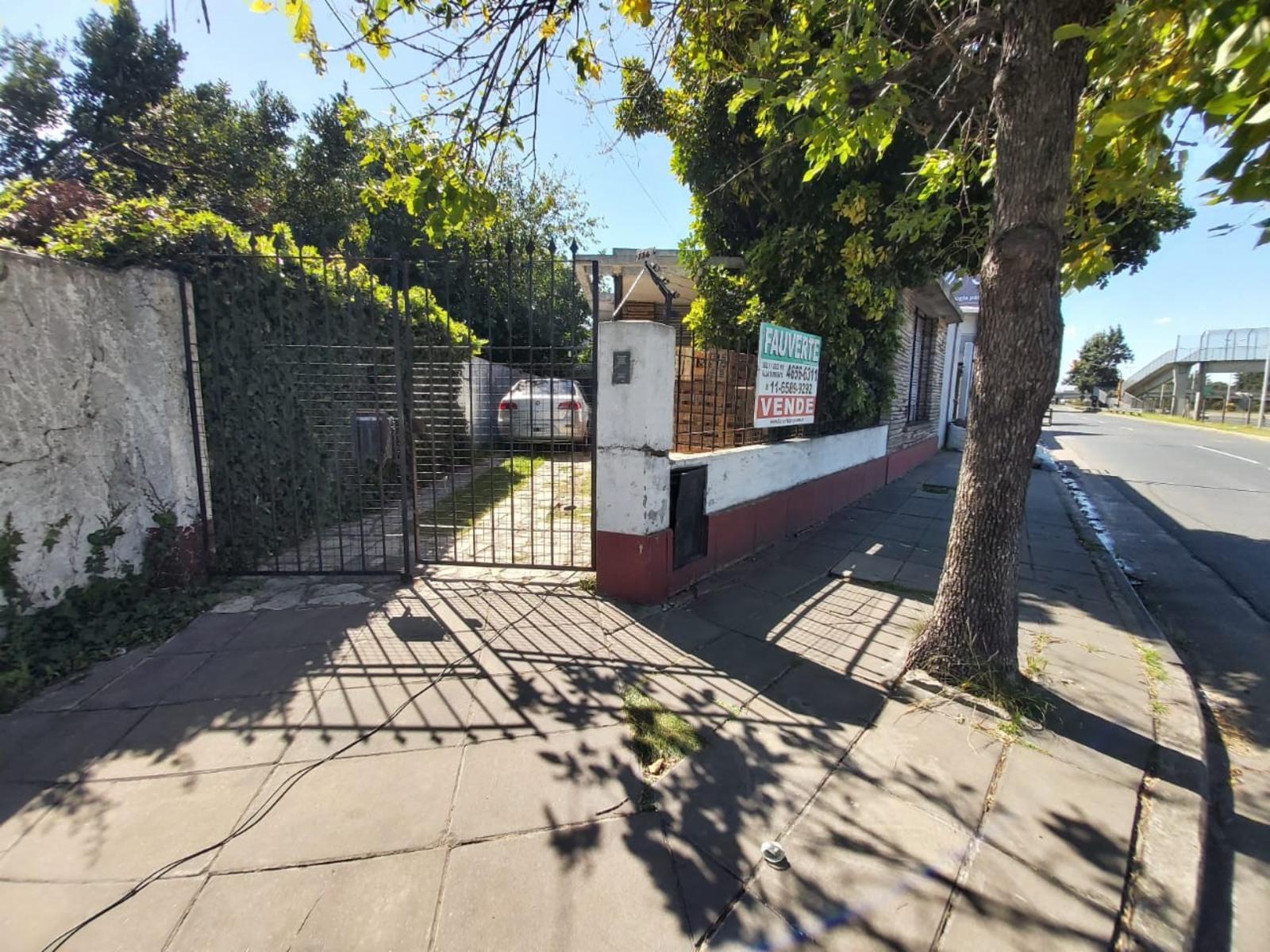 SE VENDE CASA CON LOTE PROPIO EN VILLA SARMIENTO. CALLE J.PORTELA AL 1200, 3 AMBIENTES CON COCHERA. SUSANA QUINELLI NEGOCIOS INMOBILIARIOS 4 659 5544 156 5837048
