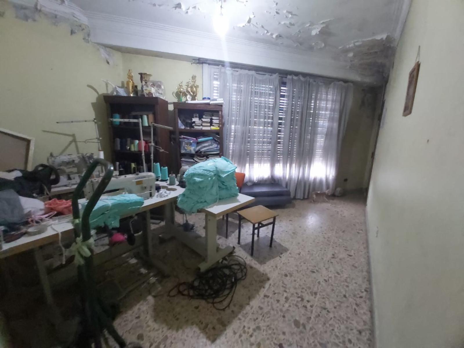 SE VENDE CASA CON LOTE PROPIO EN VILLA SARMIENTO. CALLE J.PORTELA AL 1200, 3 AMBIENTES CON COCHERA. SUSANA QUINELLI NEGOCIOS INMOBILIARIOS 4 659 5544 156 5837048 — foto 3