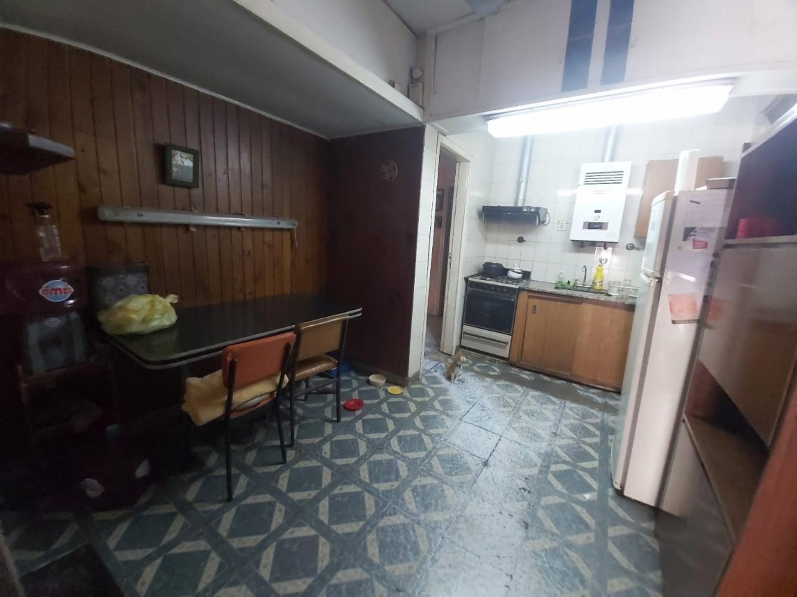 SE VENDE CASA CON LOTE PROPIO EN VILLA SARMIENTO. CALLE J.PORTELA AL 1200, 3 AMBIENTES CON COCHERA. SUSANA QUINELLI NEGOCIOS INMOBILIARIOS 4 659 5544 156 5837048 — foto 8