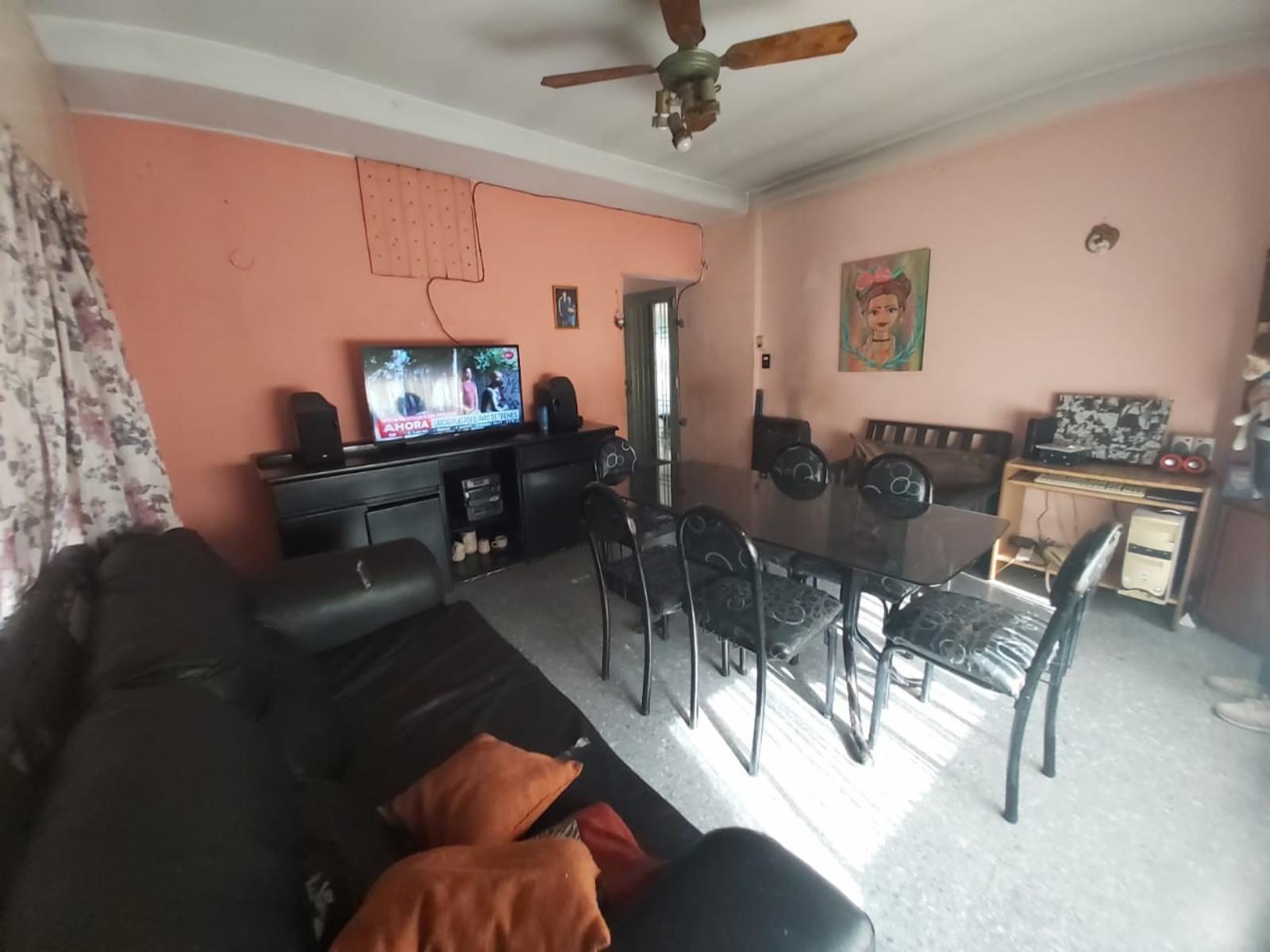SE VENDE CASA CON LOTE PROPIO EN VILLA SARMIENTO. CALLE J.PORTELA AL 1200, 3 AMBIENTES CON COCHERA. SUSANA QUINELLI NEGOCIOS INMOBILIARIOS 4 659 5544 156 5837048 — foto 10