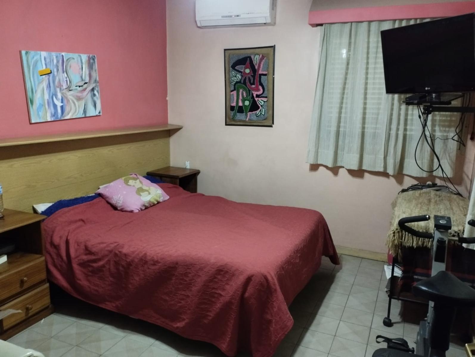 VENTA DE: CASA DE 4 AMBIENTES CON JARDIN EN LOTE DE 11 X 70 M2. A 5 CUADRAS DEL CENTRO DE MORON. — foto 9