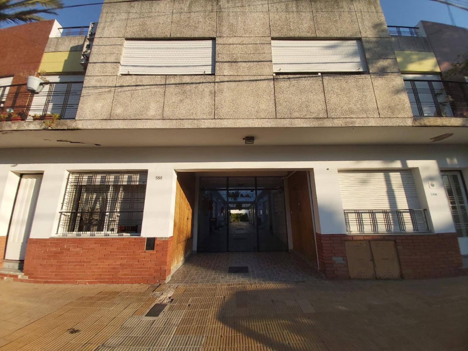 DEPARTAMENTO AL CONTRAFRENTE 1º P. 3 AMB V.STO — foto 2