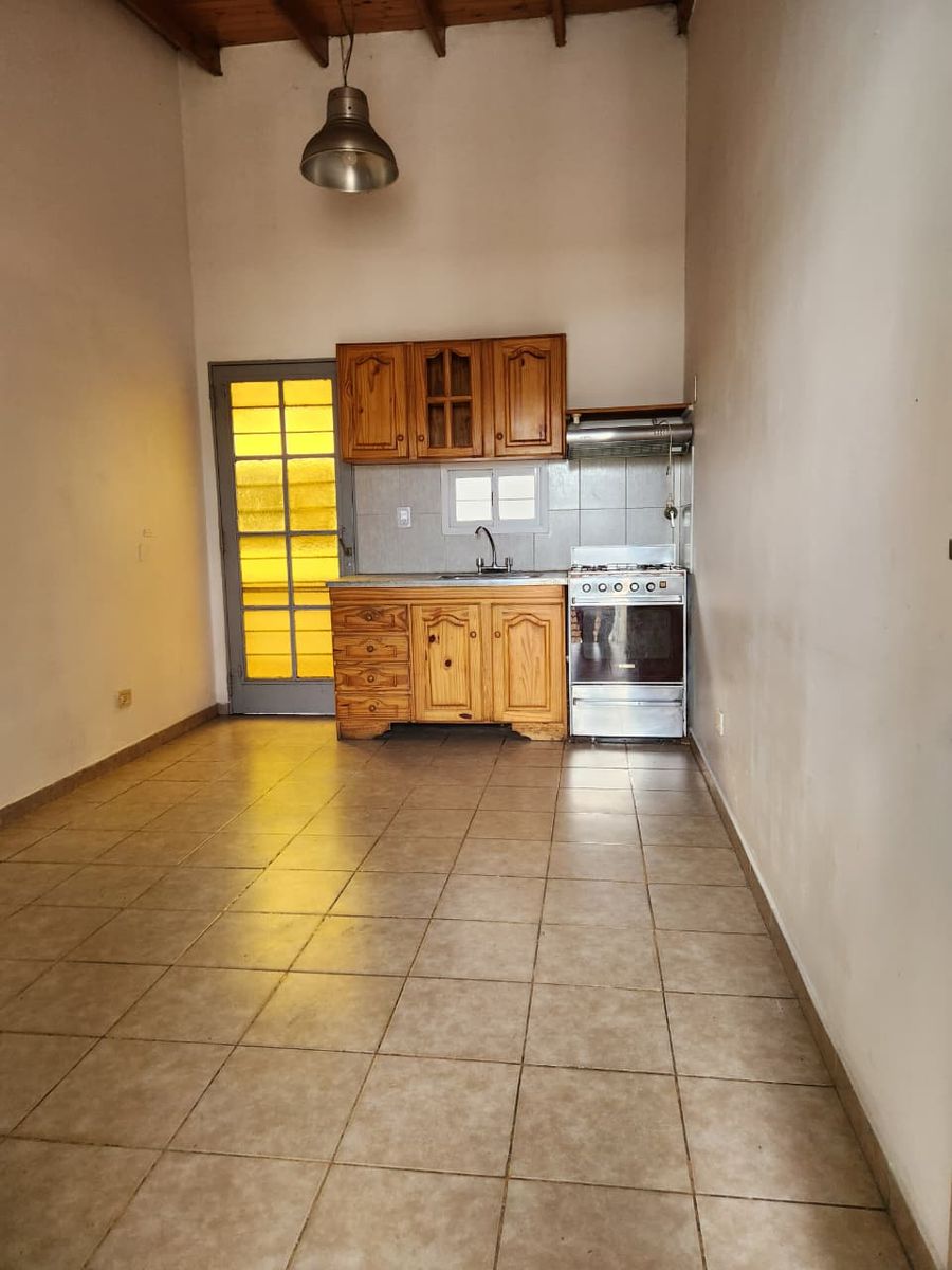 Alquilo Depto 3 amb c/patio Haedo - 8