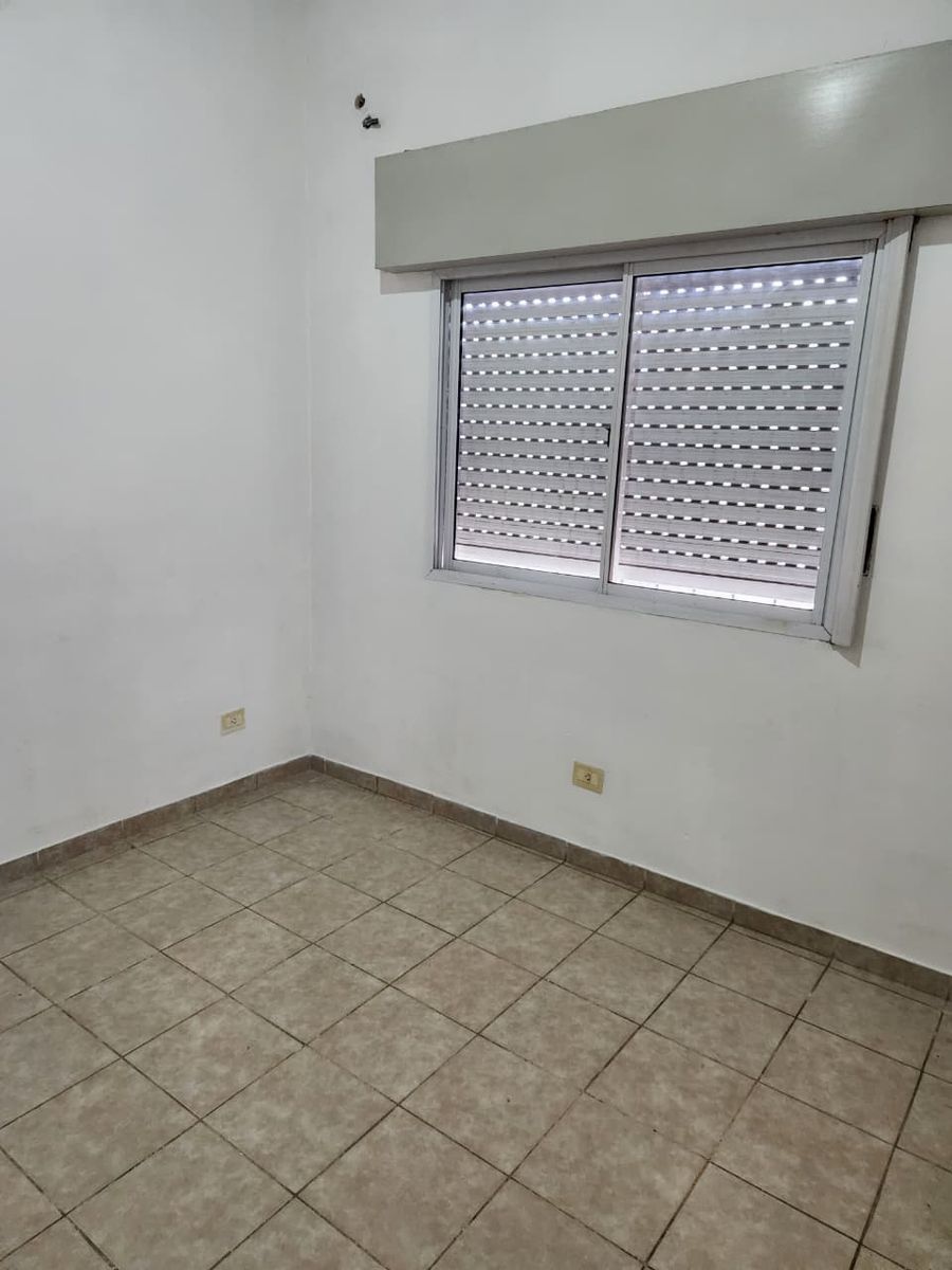 Alquilo Depto 3 amb c/patio Haedo - 9