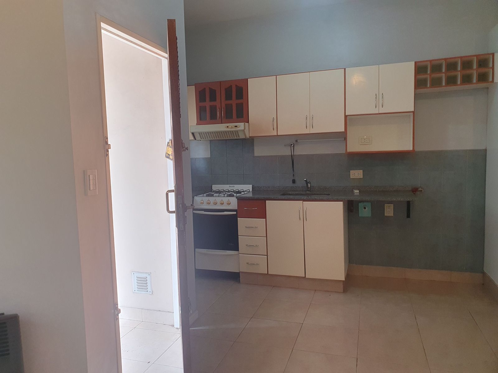 SE ALQUILA MONOAMBIENTE EN R.MEJIA - 11