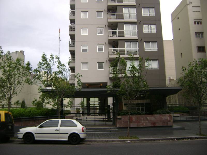 ESPECTACULAR TORRE DEPTO 2 AMB 1 BAÑO COMPLETO CON AMENITIES + COCHERA FIJA CUBIERTA HERMOSO TODO PINTADO - 4