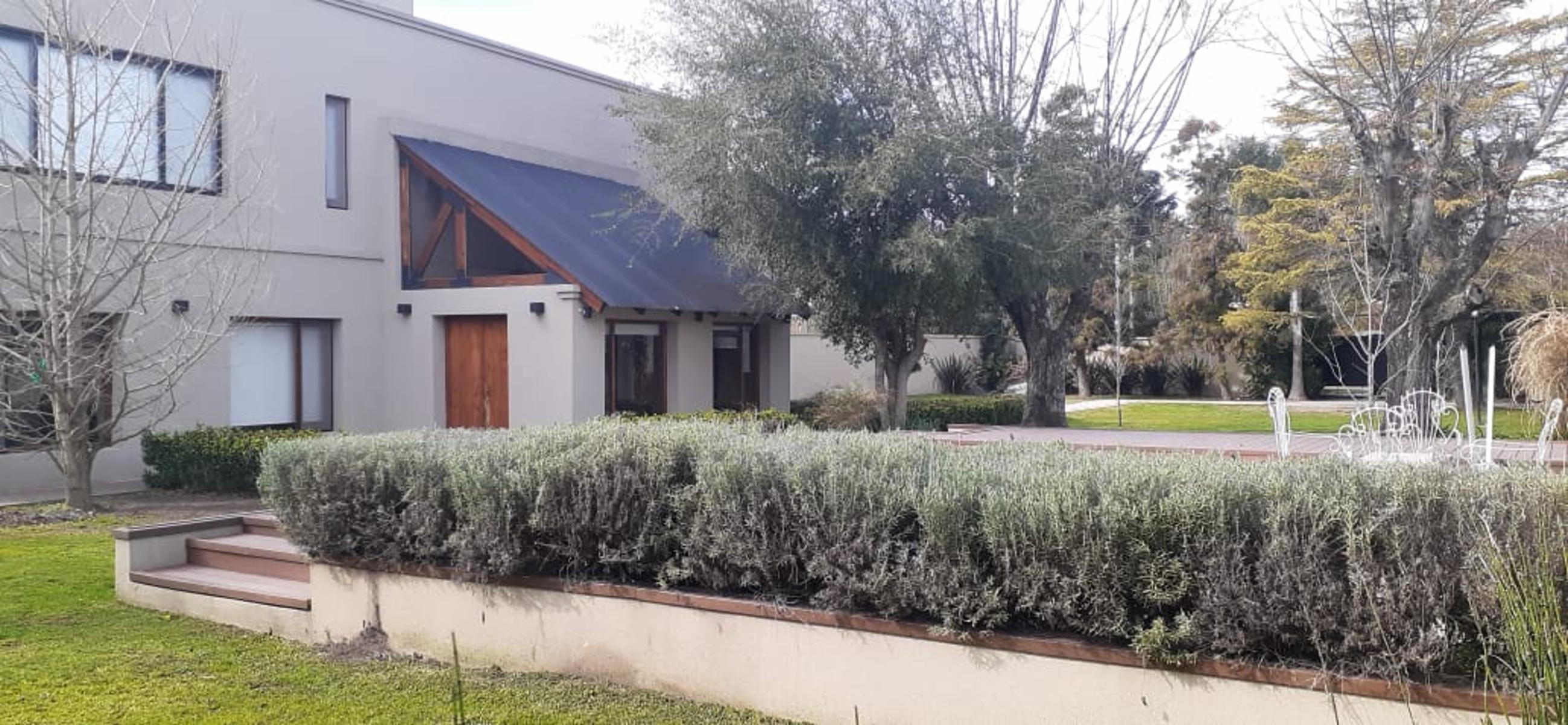 Excelente Propiedad EN VENTA - PEDERIVA E/ ROCA Y ANDRADE - BARRIO LOS TRONCOS - BARADERO - BS AS