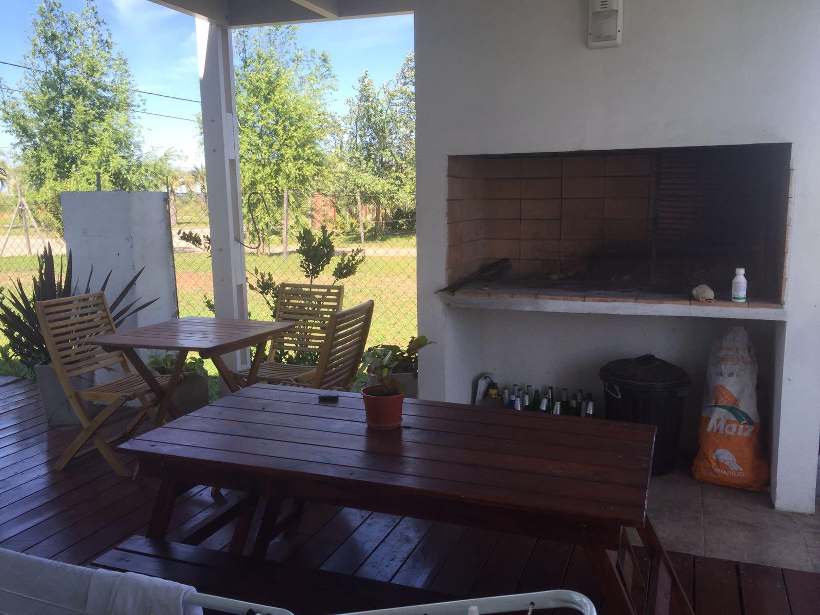Importante casa de 3 dorm. Roldan 5 ambientes - 3 dormitorios - 3 baños - 2 cocheras Av. de las Libertades , z/Tierra de Sueños 2, Roldán 250 m2, 165 m2 cubiertos, Año de Construcción: 2015 — foto 2