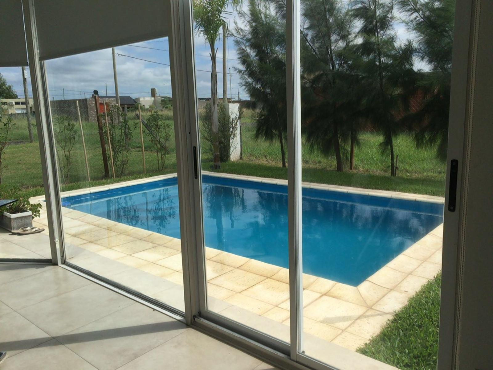 Importante casa de 3 dorm. Roldan 5 ambientes - 3 dormitorios - 3 baños - 2 cocheras Av. de las Libertades , z/Tierra de Sueños 2, Roldán 250 m2, 165 m2 cubiertos, Año de Construcción: 2015 — foto 3