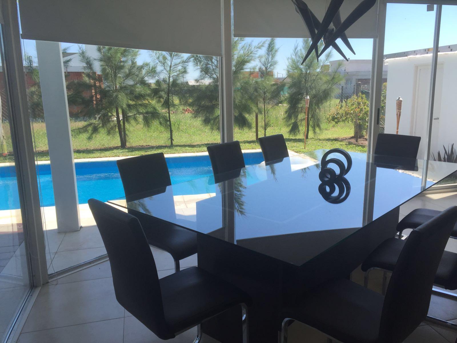 Importante casa de 3 dorm. Roldan 5 ambientes - 3 dormitorios - 3 baños - 2 cocheras Av. de las Libertades , z/Tierra de Sueños 2, Roldán 250 m2, 165 m2 cubiertos, Año de Construcción: 2015 — foto 4