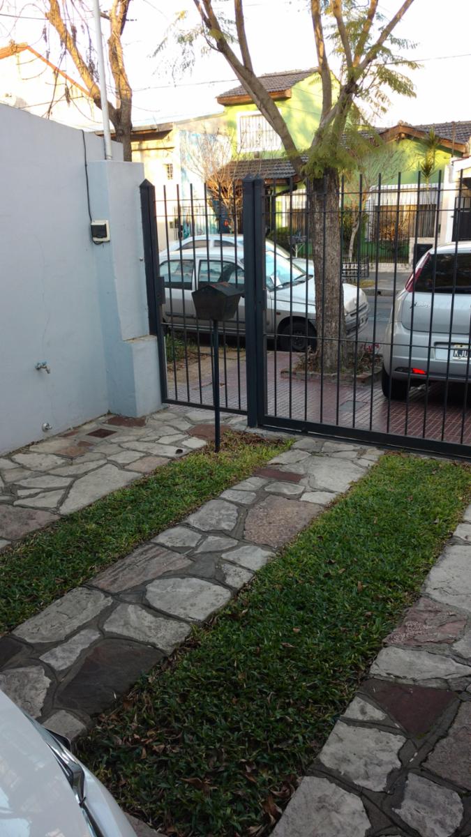 SE VENDE EXCELENTE PH DE 3 AMBIENTES AL FRENTE EN MARTINEZ CON PATIO Y COCHERA. — foto 2