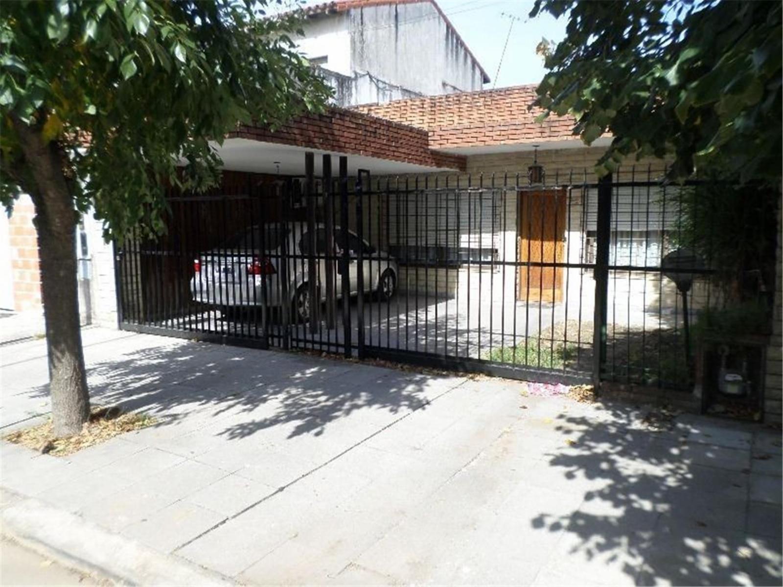 SE VENDE MUY LINDA PROPIEDAD DE 4 AMBIENTES EN VILLA BALLESTER. LOTE PROPIO. — foto 2