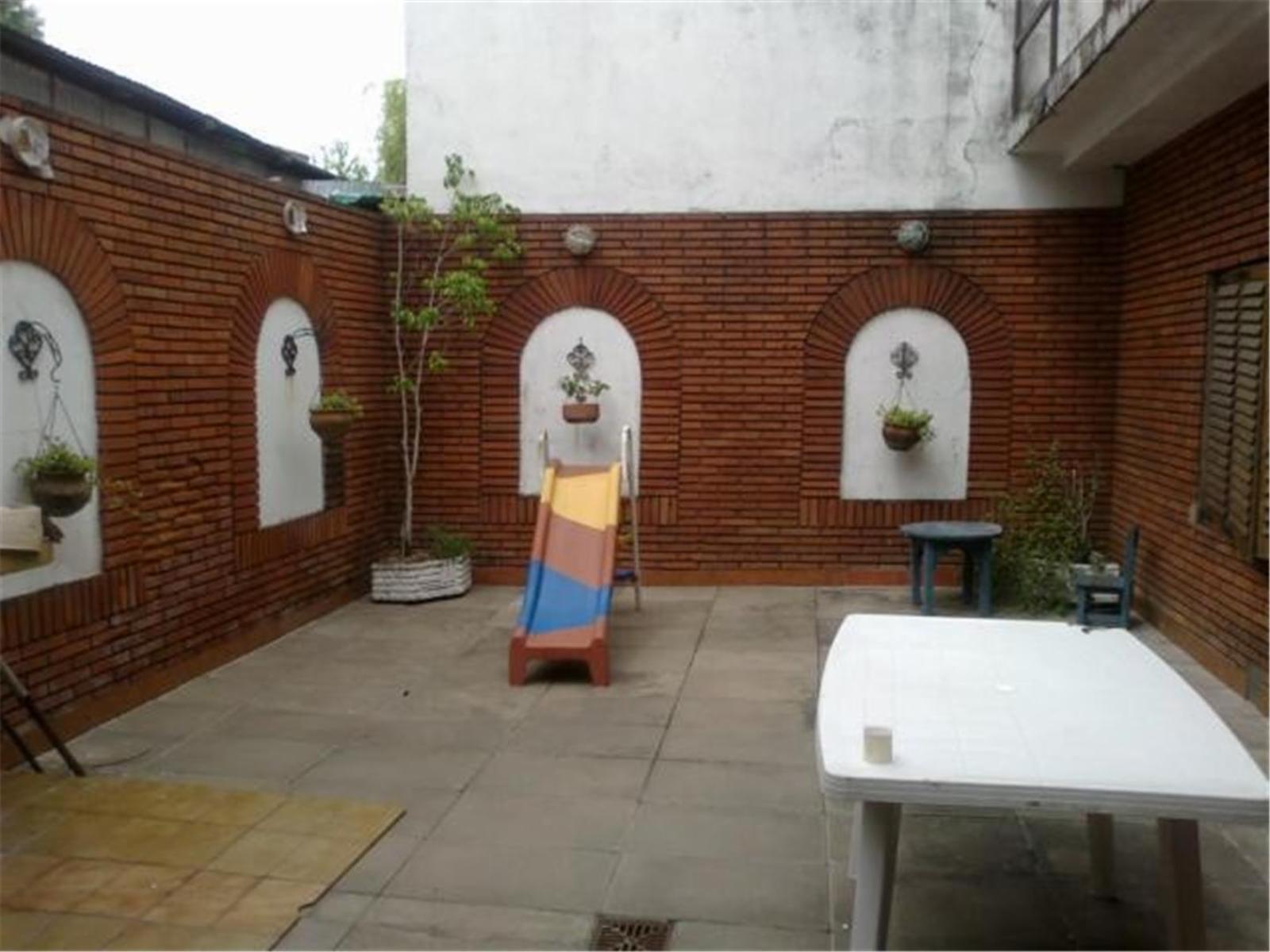 SE VENDE MUY LINDA PROPIEDAD DE 4 AMBIENTES EN VILLA BALLESTER. LOTE PROPIO. — foto 10