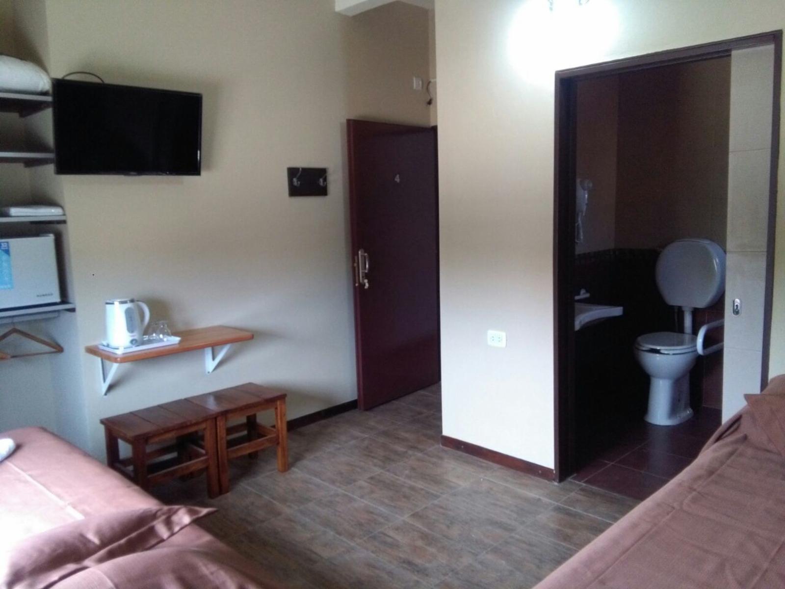 Se vende excelente propiedad comercial en el centro de la Villa de Merlo. - 11