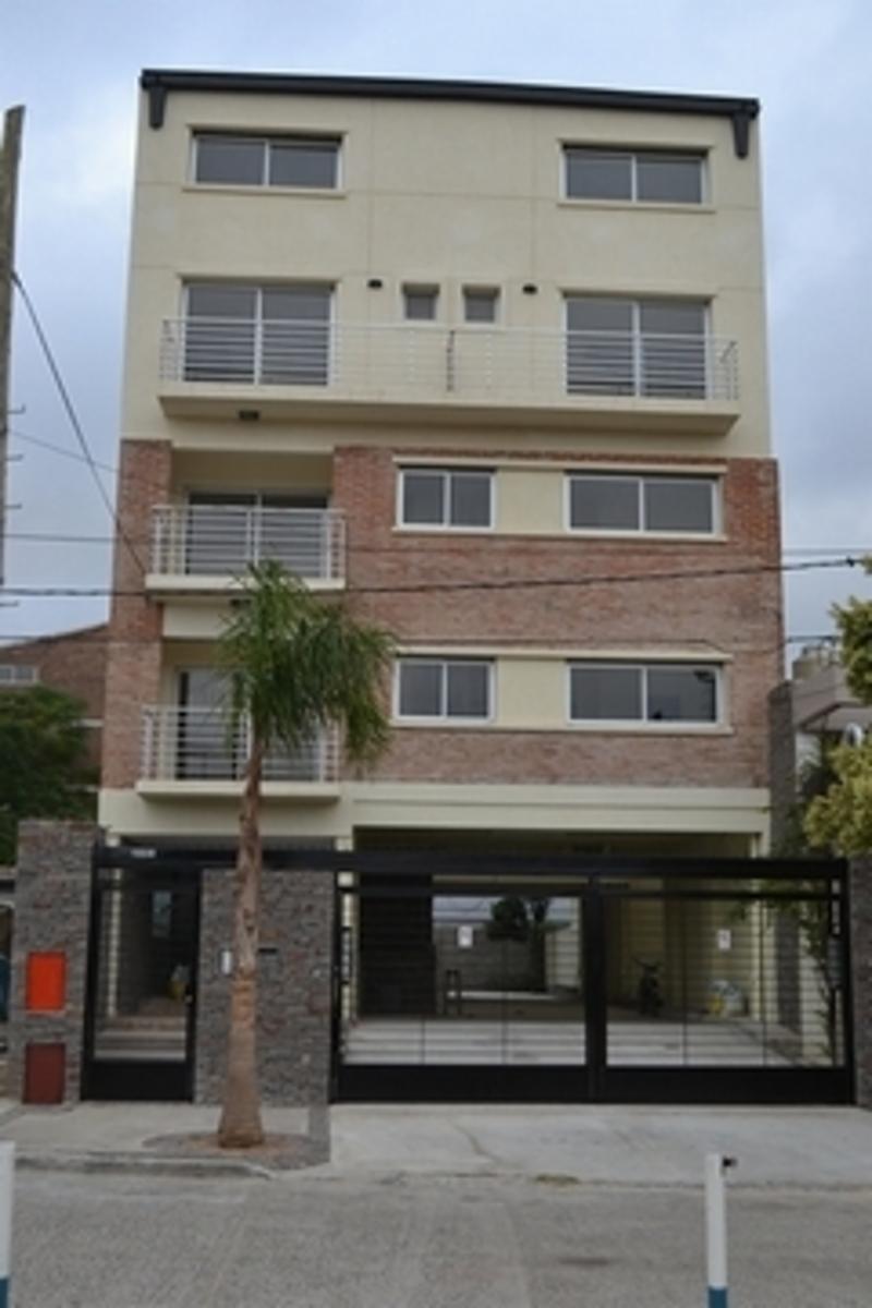Se Vende Depto en Duplex 2 Amb C/cochera Vista Al Hacoaj