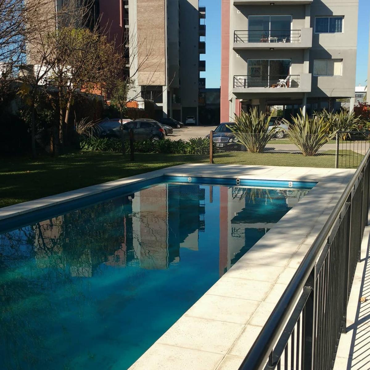 SE VENDE MUY LINDO DEPTO. DE 2 AMBIENTES CON DOBLE COCHERA. EXCELENTE OPORTUNIDAD