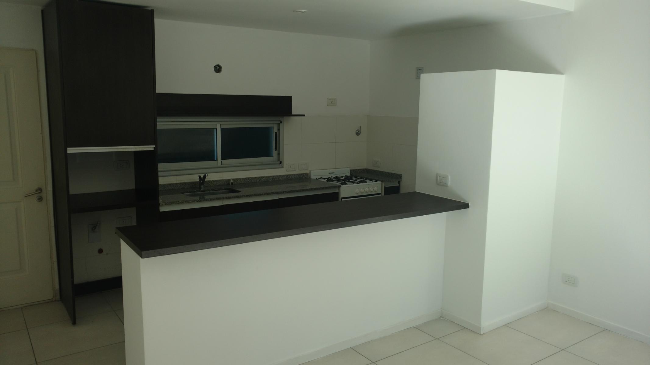 SE VENDE MUY LINDO DEPTO. DE 2 AMBIENTES CON DOBLE COCHERA. EXCELENTE OPORTUNIDAD — foto 2
